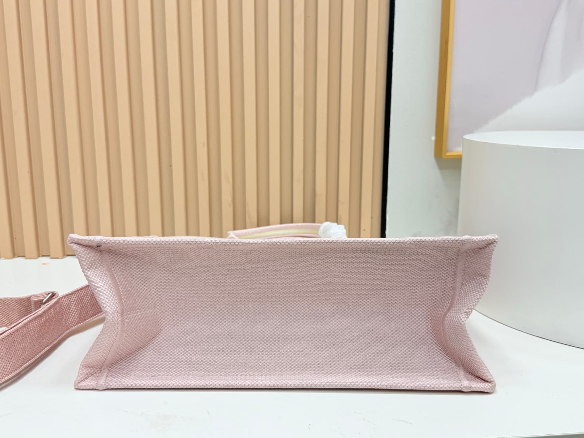 C1753 Details of Diore JWA’s new bags in the first season! The classic bags now have a modern touch. — image 8