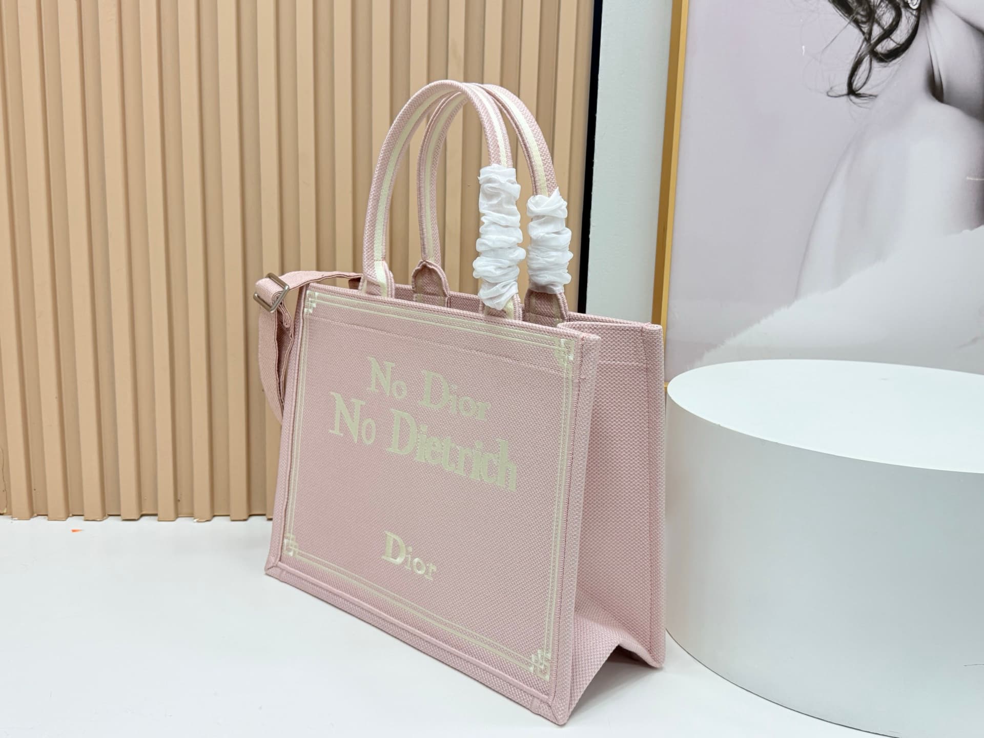 C1753 Details of Diore JWA’s new bags in the first season! The classic bags now have a modern touch. — image 3