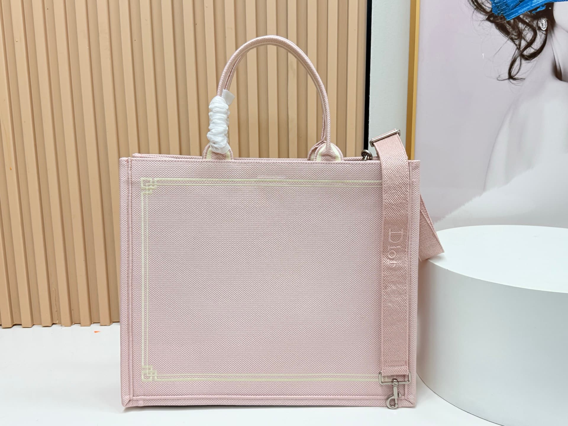 C1751 Details of Diore JWA’s new bags in the first season! The classic bags now have a modern touch. — image 4