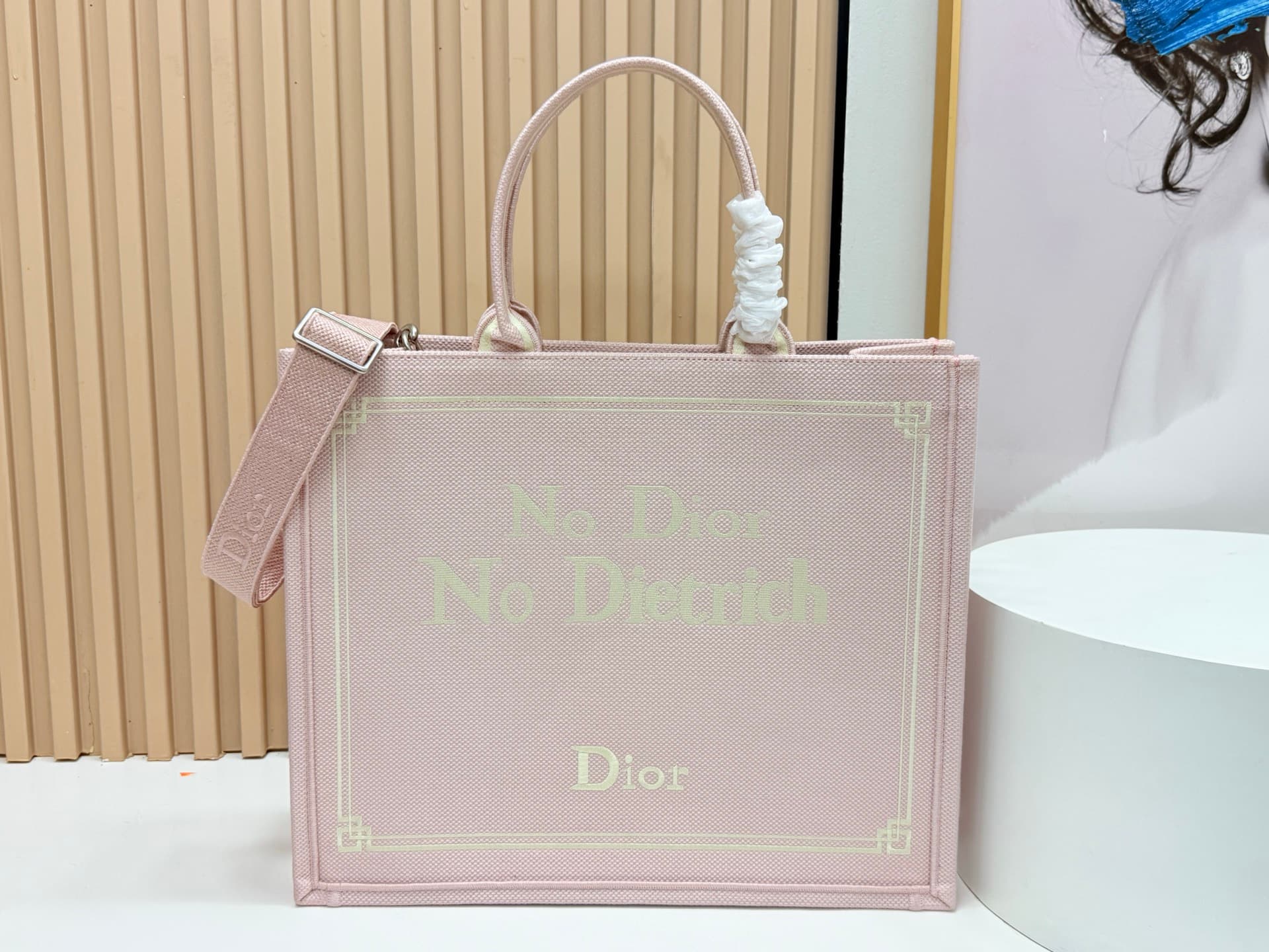 C1750 Details of Diore JWA’s new bags in the first season! The classic bags now have a modern twist — image 1