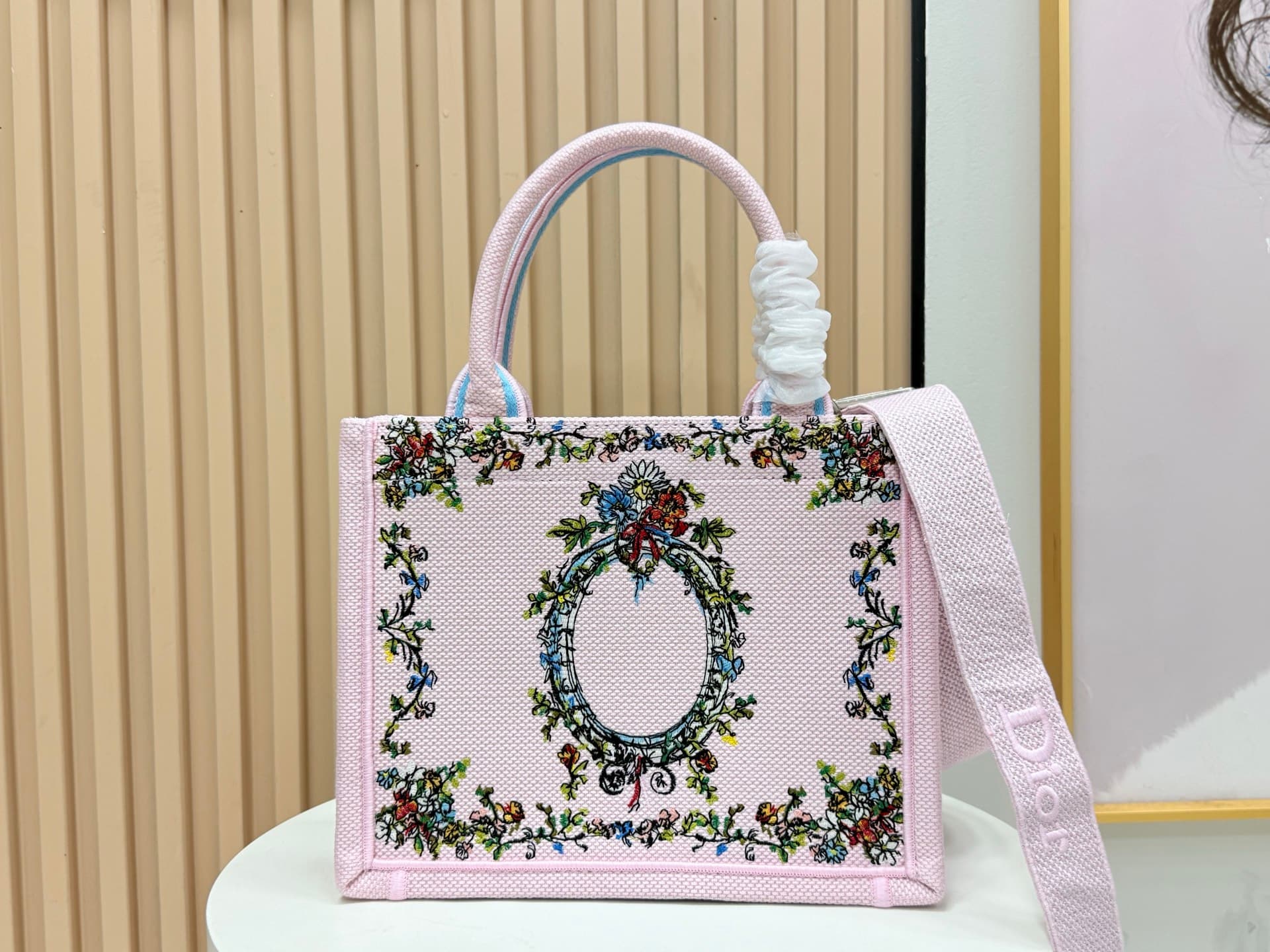 C1749 Details of Diore JWA’s new bags in the first season! The classic bags now have a modern twist — image 4