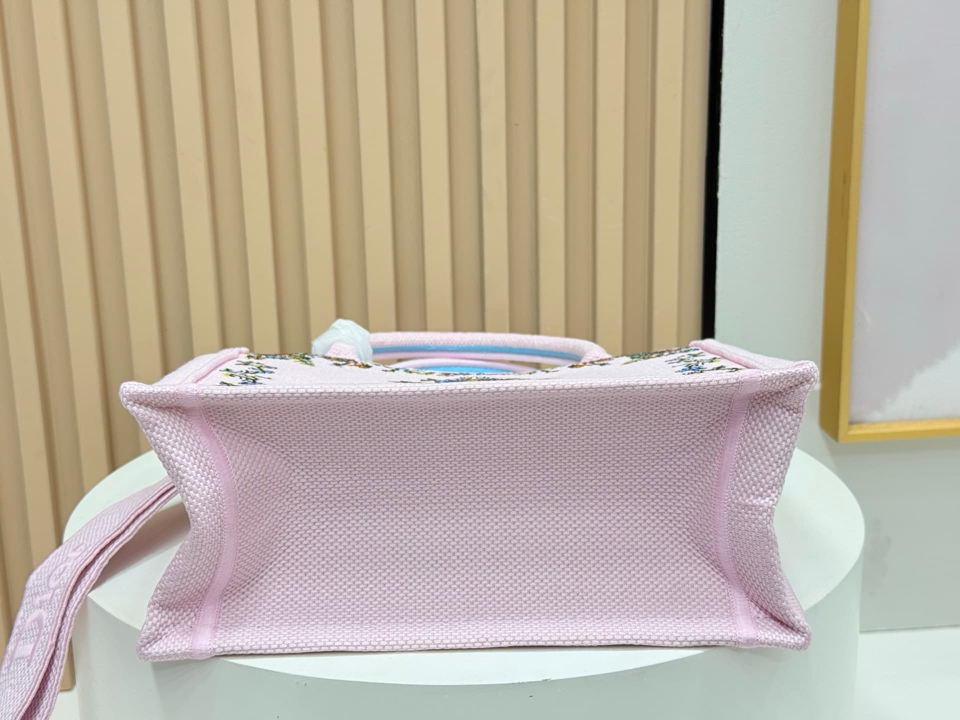C1749 Details of Diore JWA’s new bags in the first season! The classic bags now have a modern twist — image 7