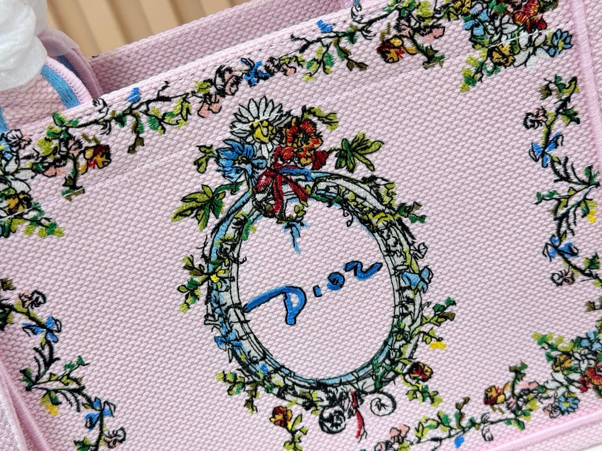 C1749 Details of Diore JWA’s new bags in the first season! The classic bags now have a modern twist — image 5