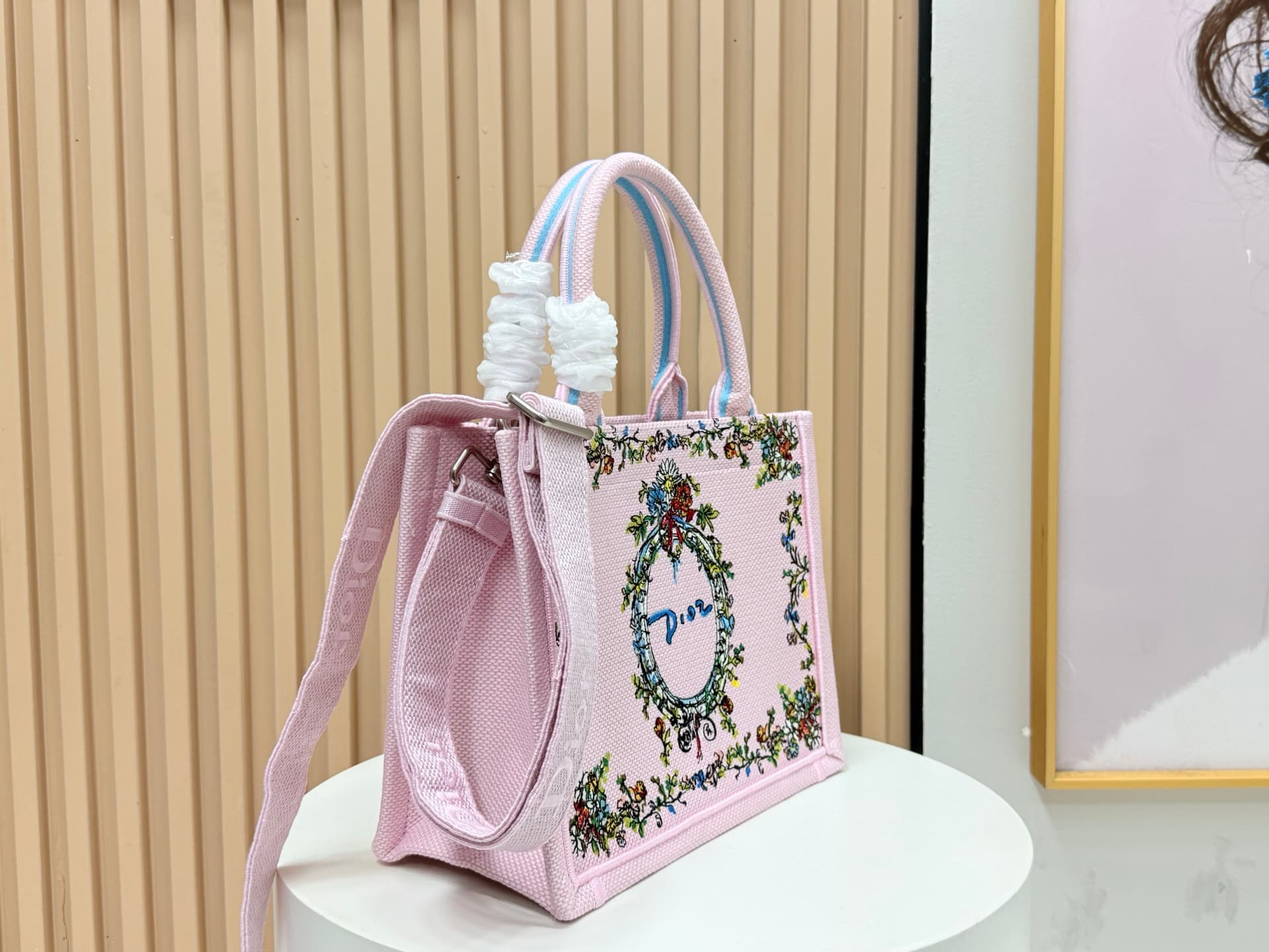 C1749 Details of Diore JWA’s new bags in the first season! The classic bags now have a modern twist — image 2