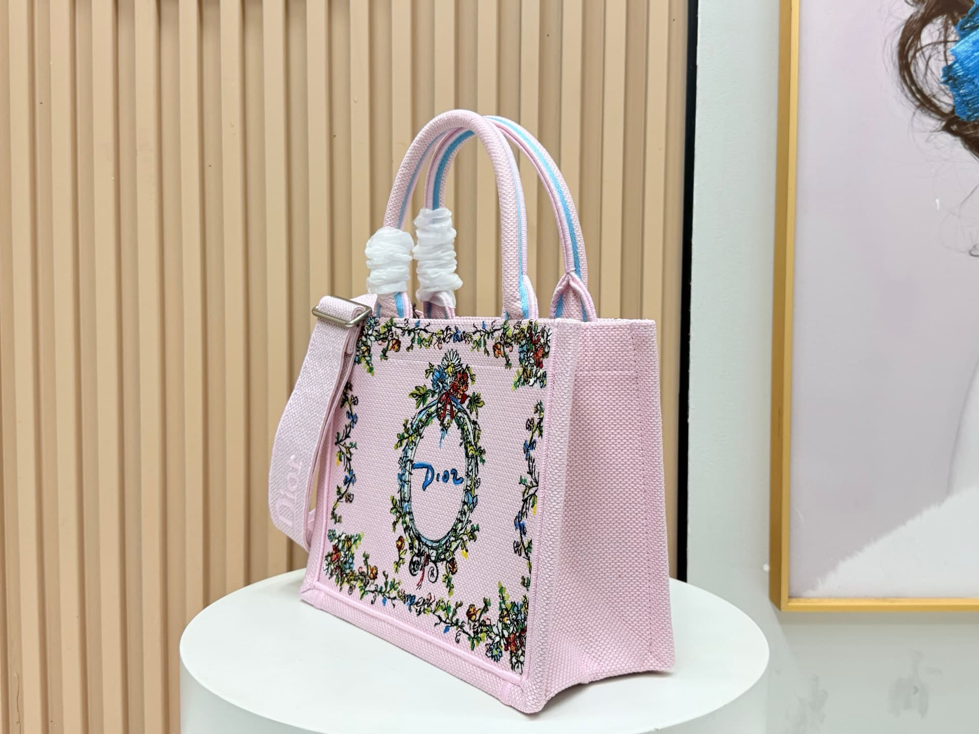 C1749 Details of Diore JWA’s new bags in the first season! The classic bags now have a modern twist — image 3
