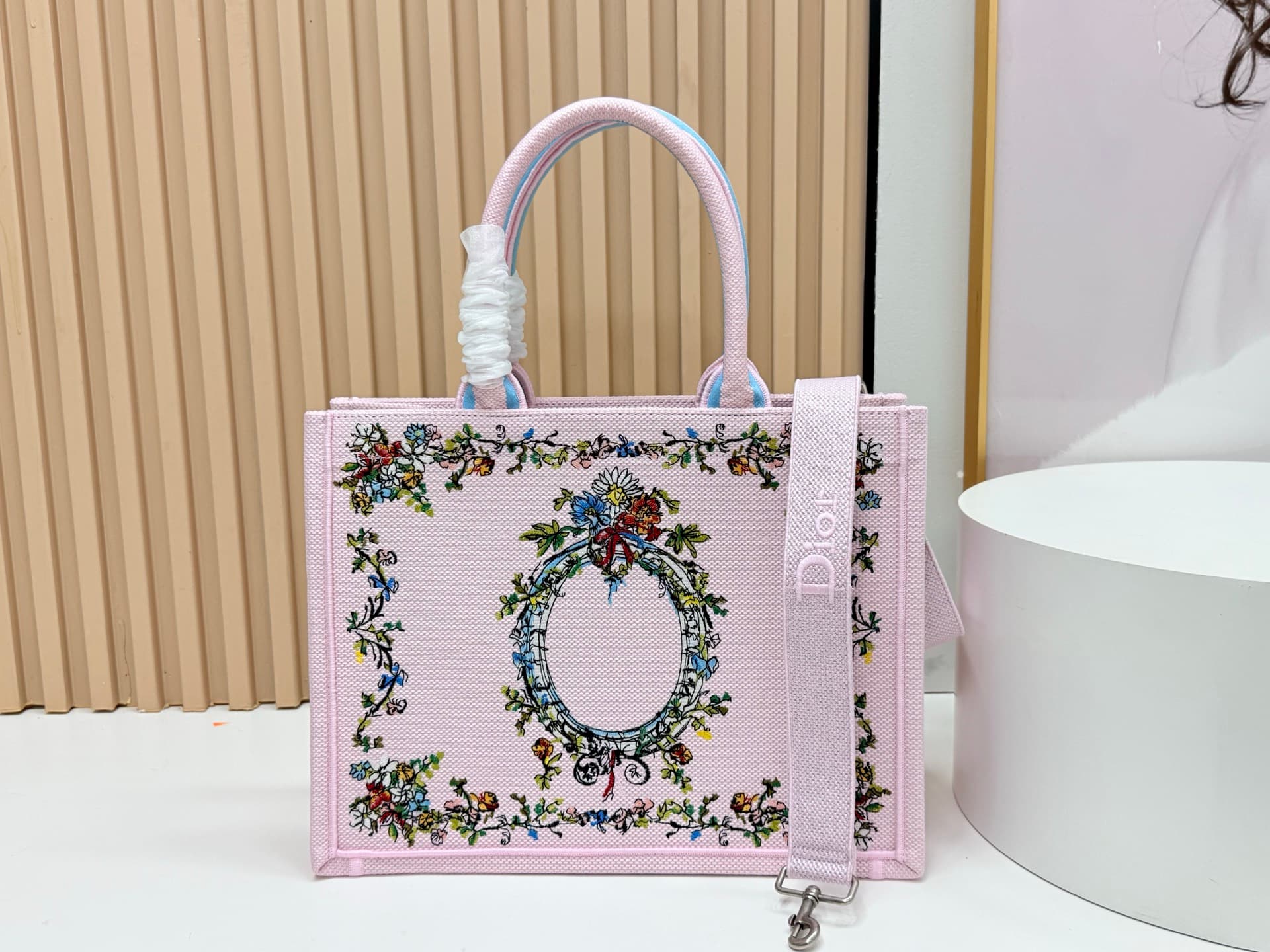 C1747 Details of Diore JWA’s new bags in the first season! The classic bags now have a modern touch. — image 4