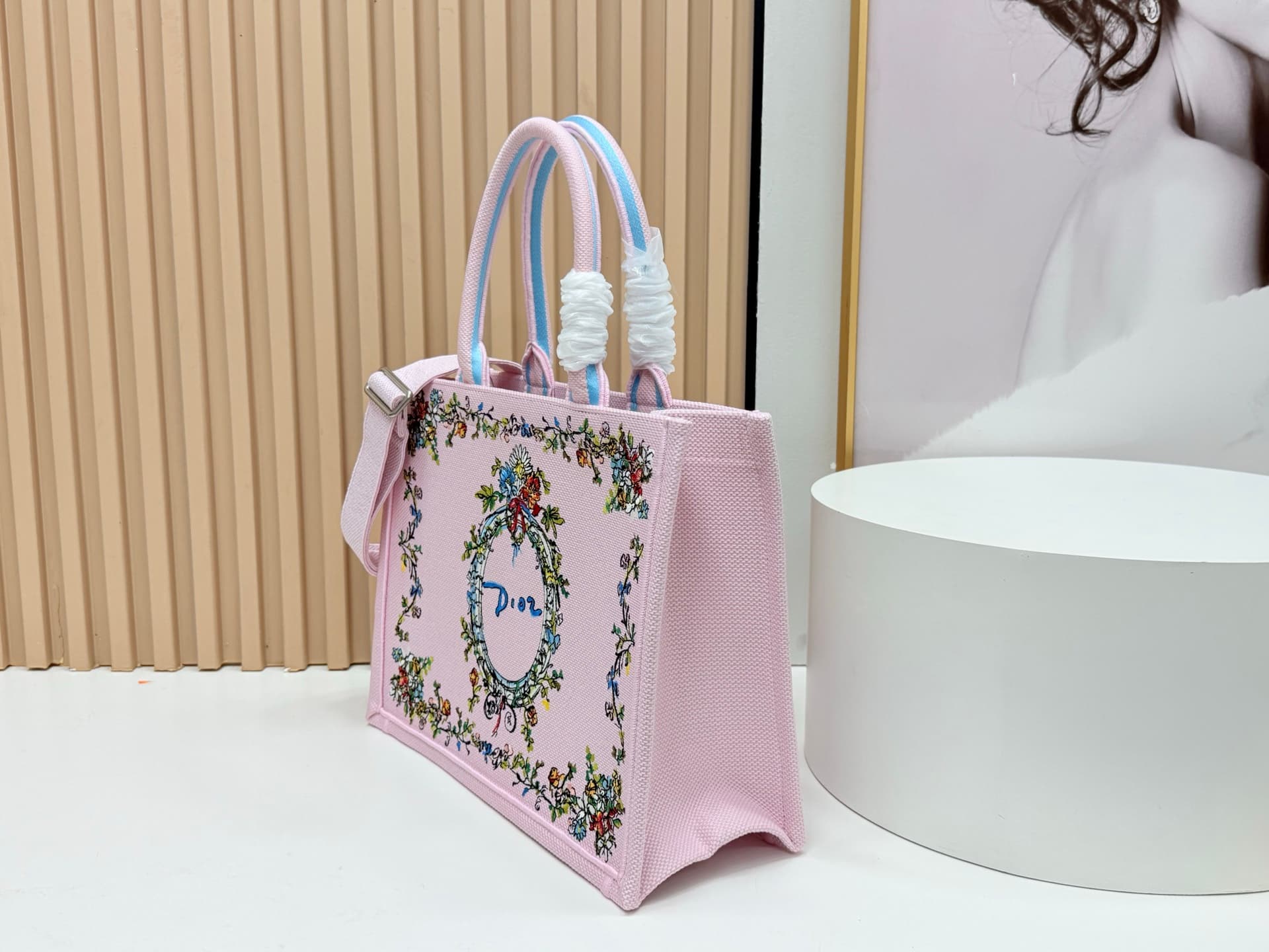 C1747 Details of Diore JWA’s new bags in the first season! The classic bags now have a modern touch. — image 3