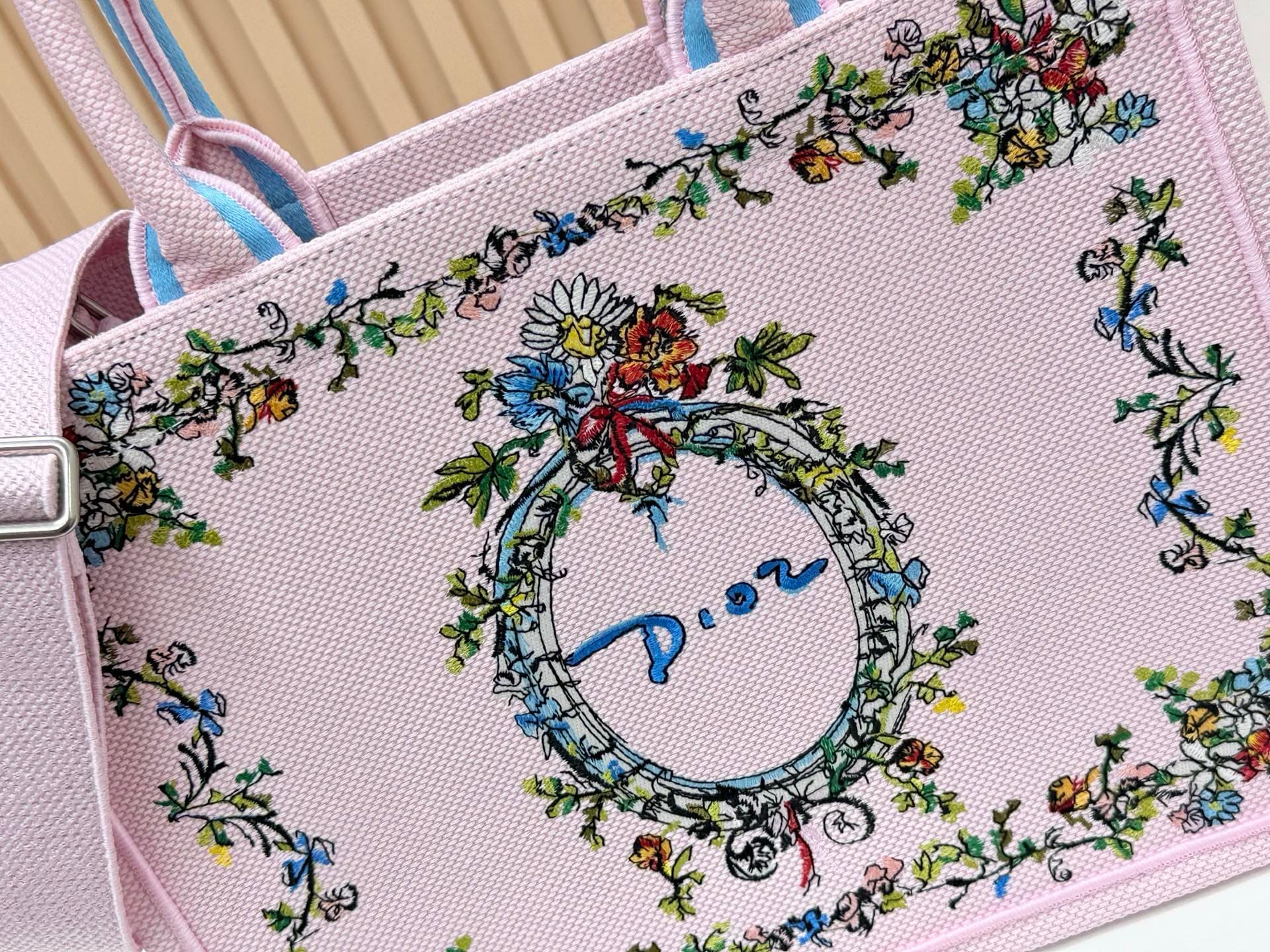 C1747 Details of Diore JWA’s new bags in the first season! The classic bags now have a modern touch. — image 5