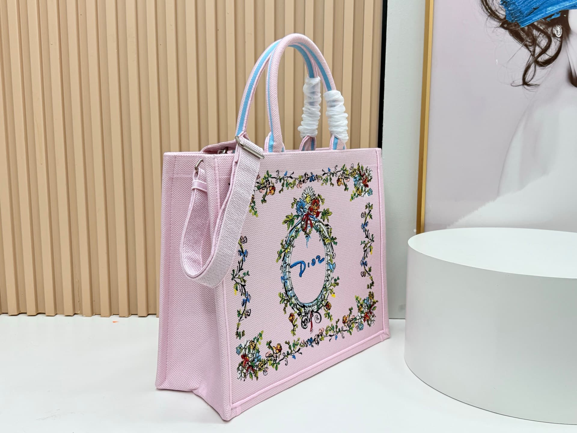 C1745 Details of Diore JWA’s new bags in the first season! The classic bags have a modern touch. — image 2