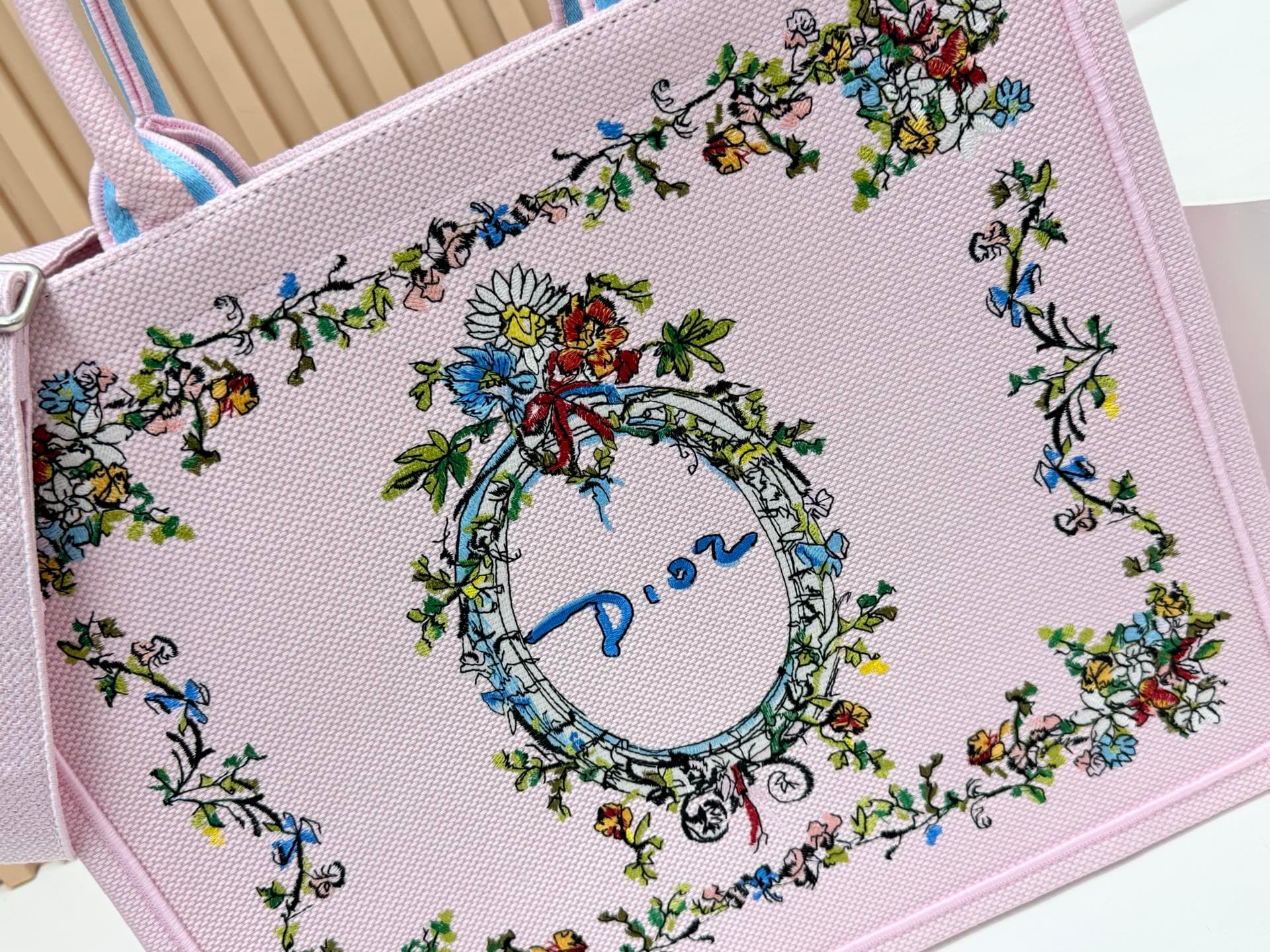 C1745 Details of Diore JWA’s new bags in the first season! The classic bags have a modern touch. — image 5