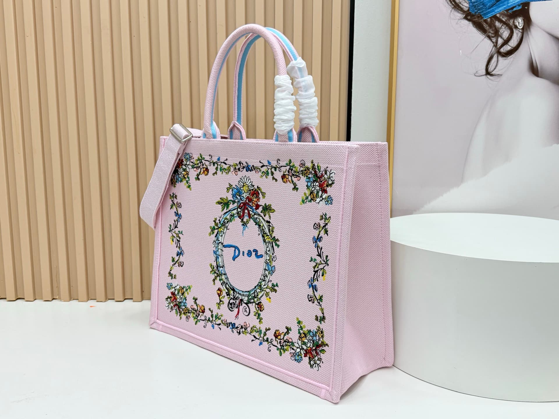 C1745 Details of Diore JWA’s new bags in the first season! The classic bags have a modern touch. — image 3