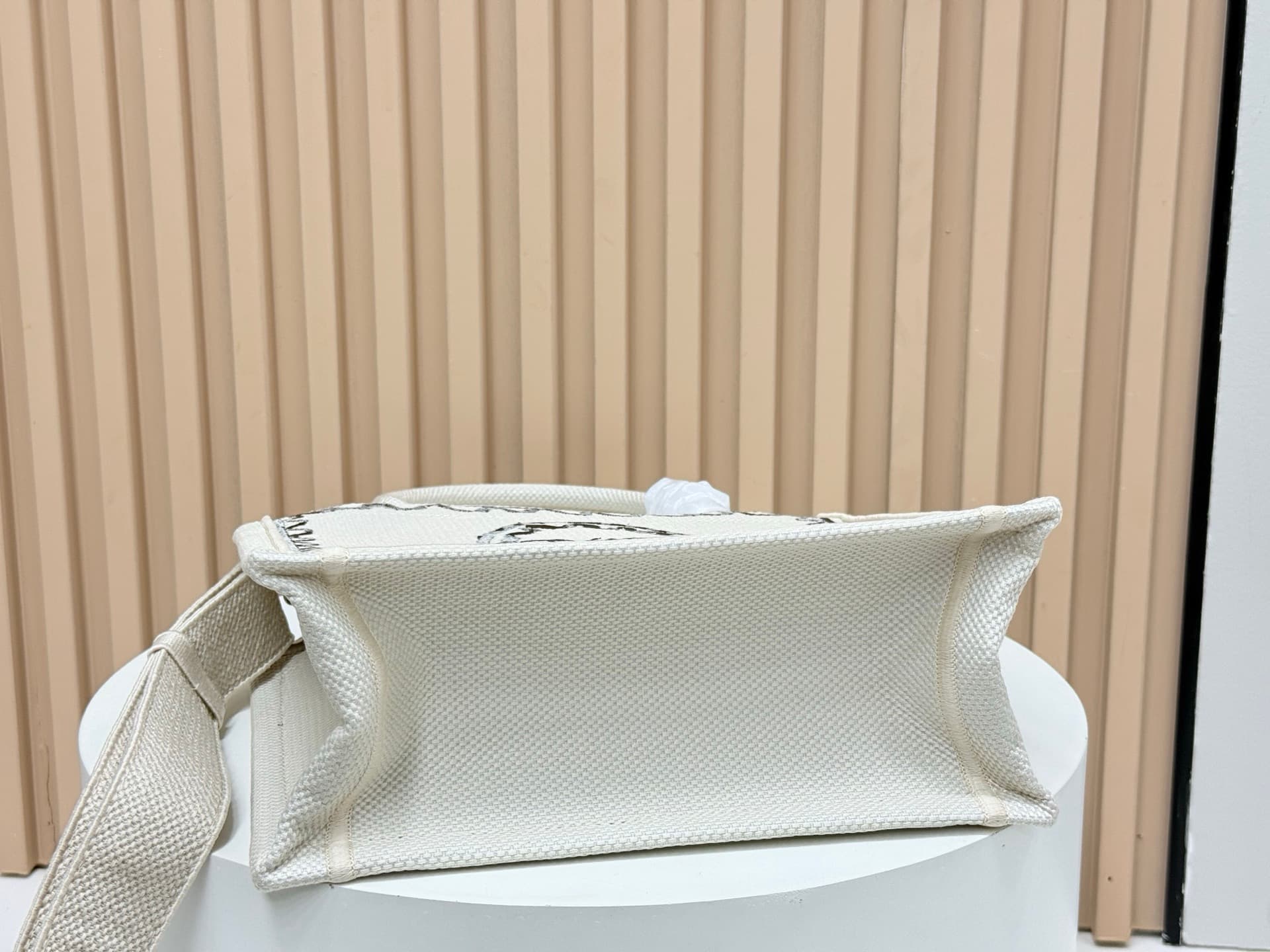 C1743 Details of Diore JWA’s new bags in the first season! The classic bags now have a modern twist. — image 7