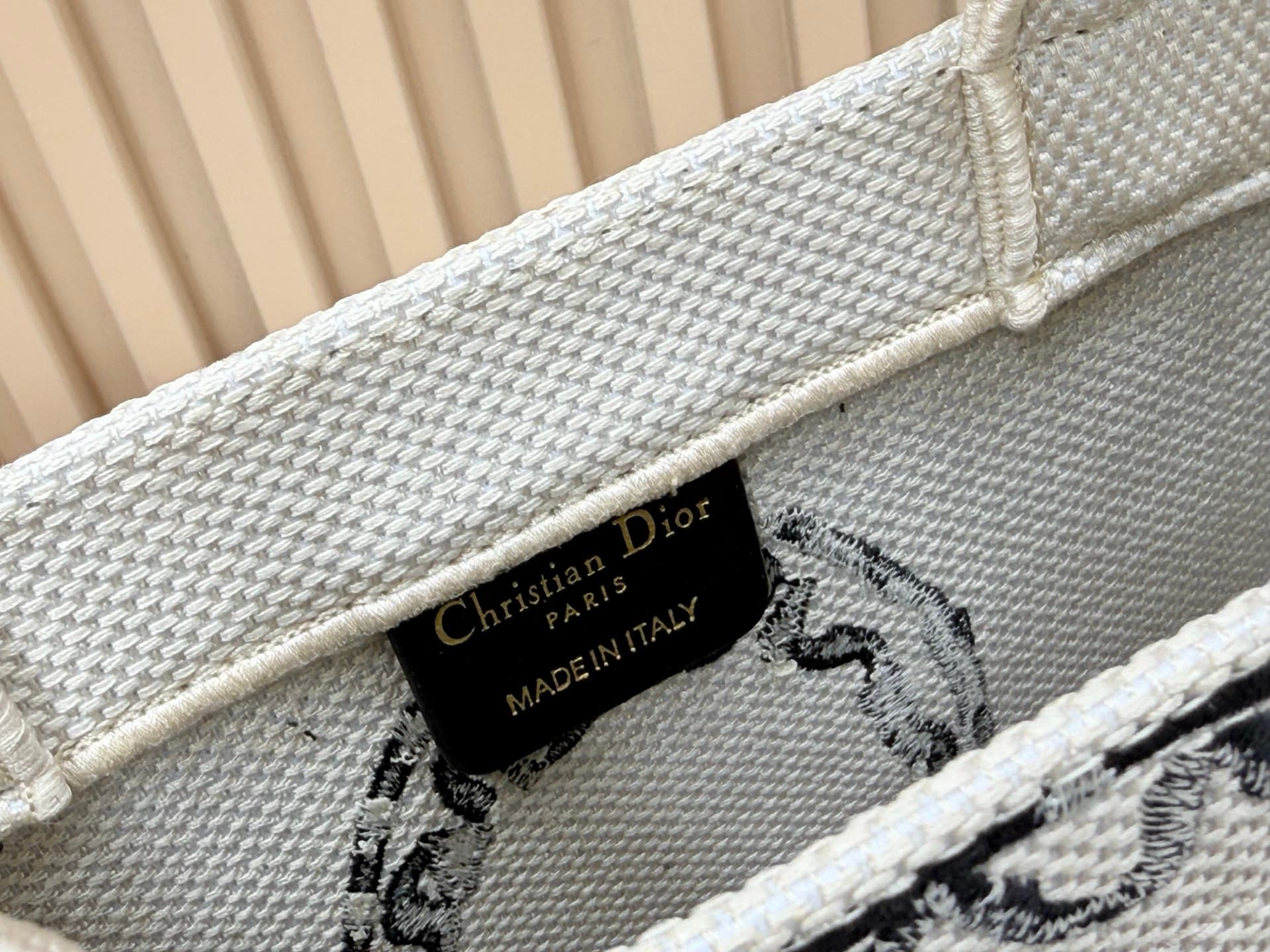 C1743 Details of Diore JWA’s new bags in the first season! The classic bags now have a modern twist. — image 8