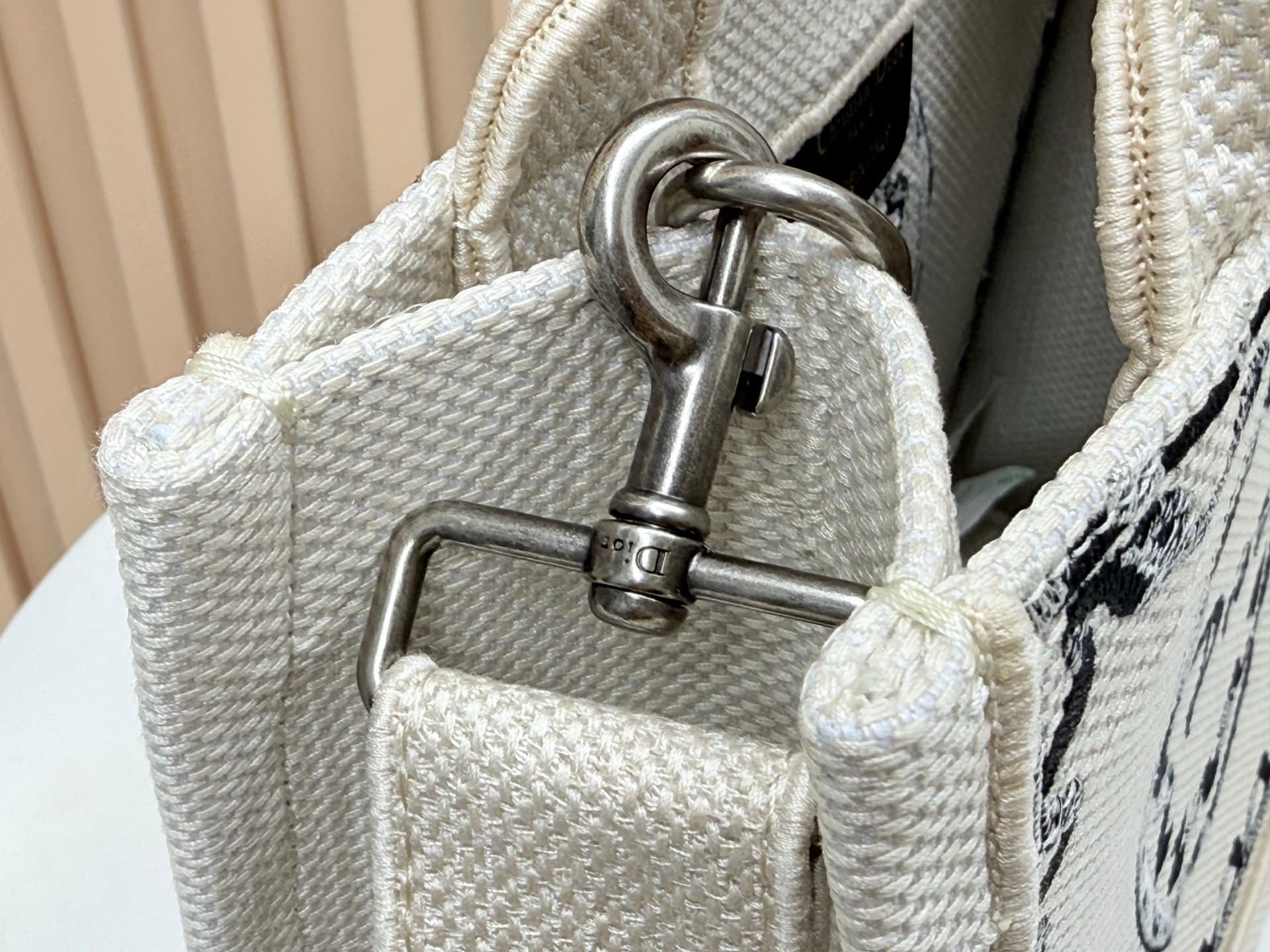 C1743 Details of Diore JWA’s new bags in the first season! The classic bags now have a modern twist. — image 6