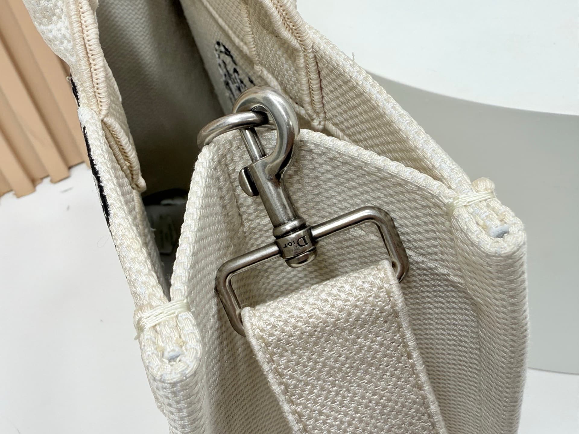 C1741 Details of Diore JWA’s new bags in the first season! The classic bags have a modern feel. — image 7