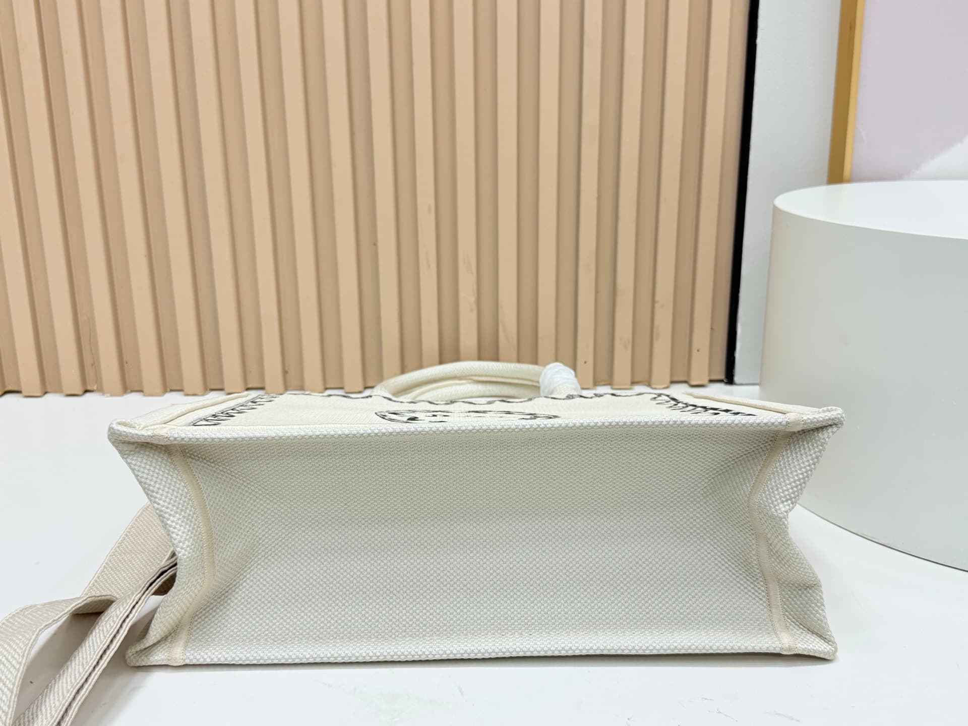 C1741 Details of Diore JWA’s new bags in the first season! The classic bags have a modern feel. — image 8