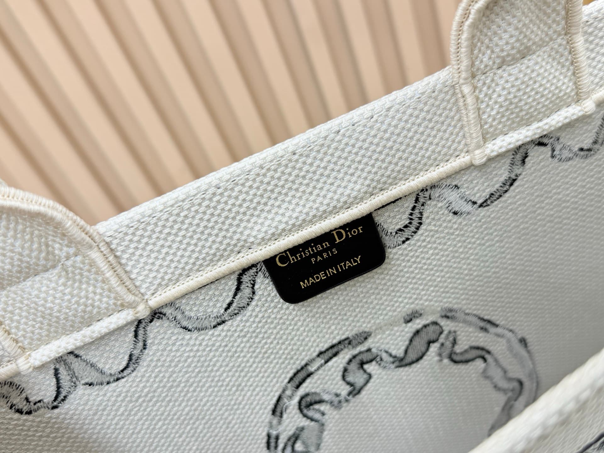 C1739 Details of Diore JWA’s new bags in the first season! The classic bags have a modern touch. — image 8