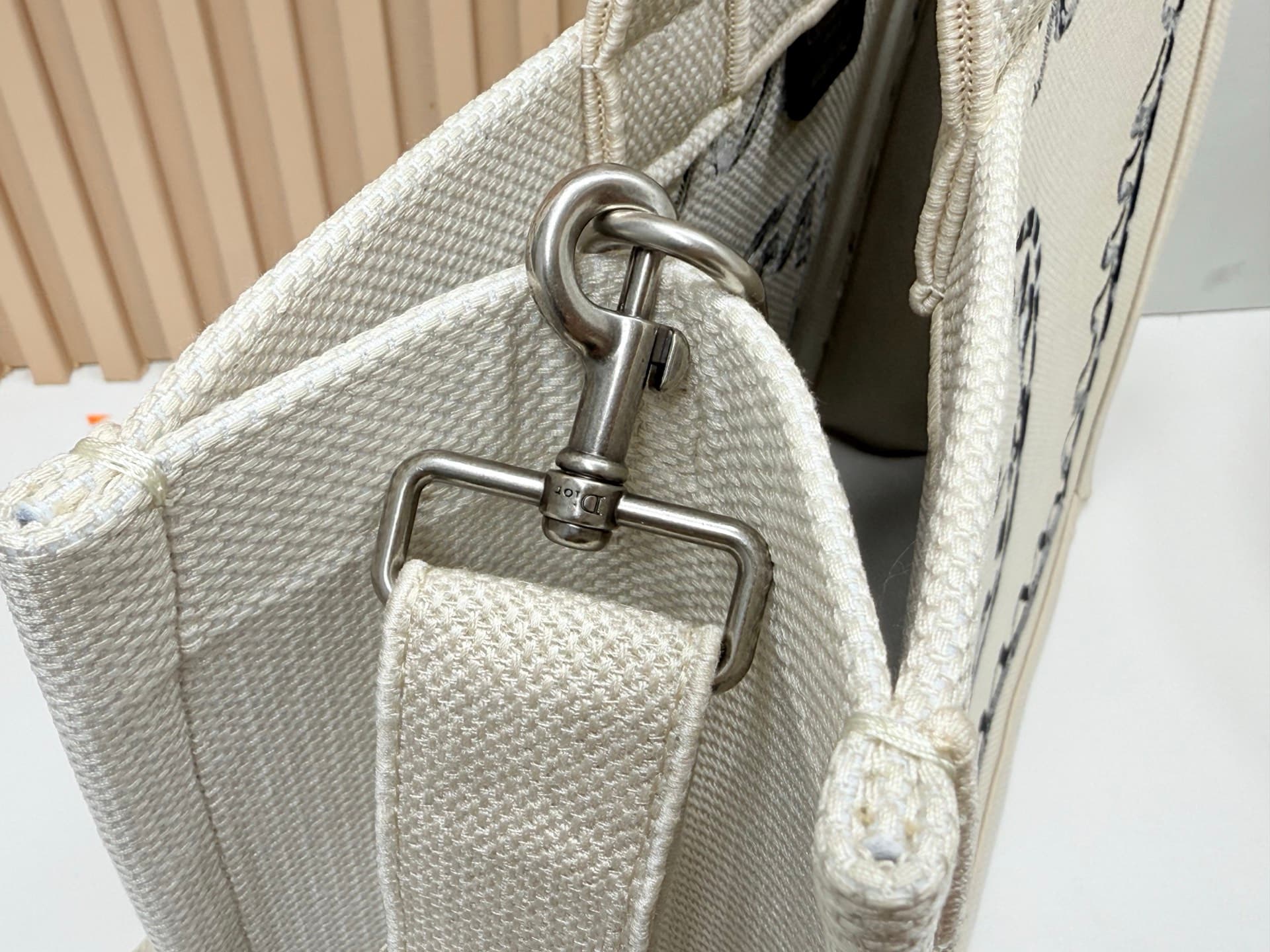 C1739 Details of Diore JWA’s new bags in the first season! The classic bags have a modern touch. — image 6