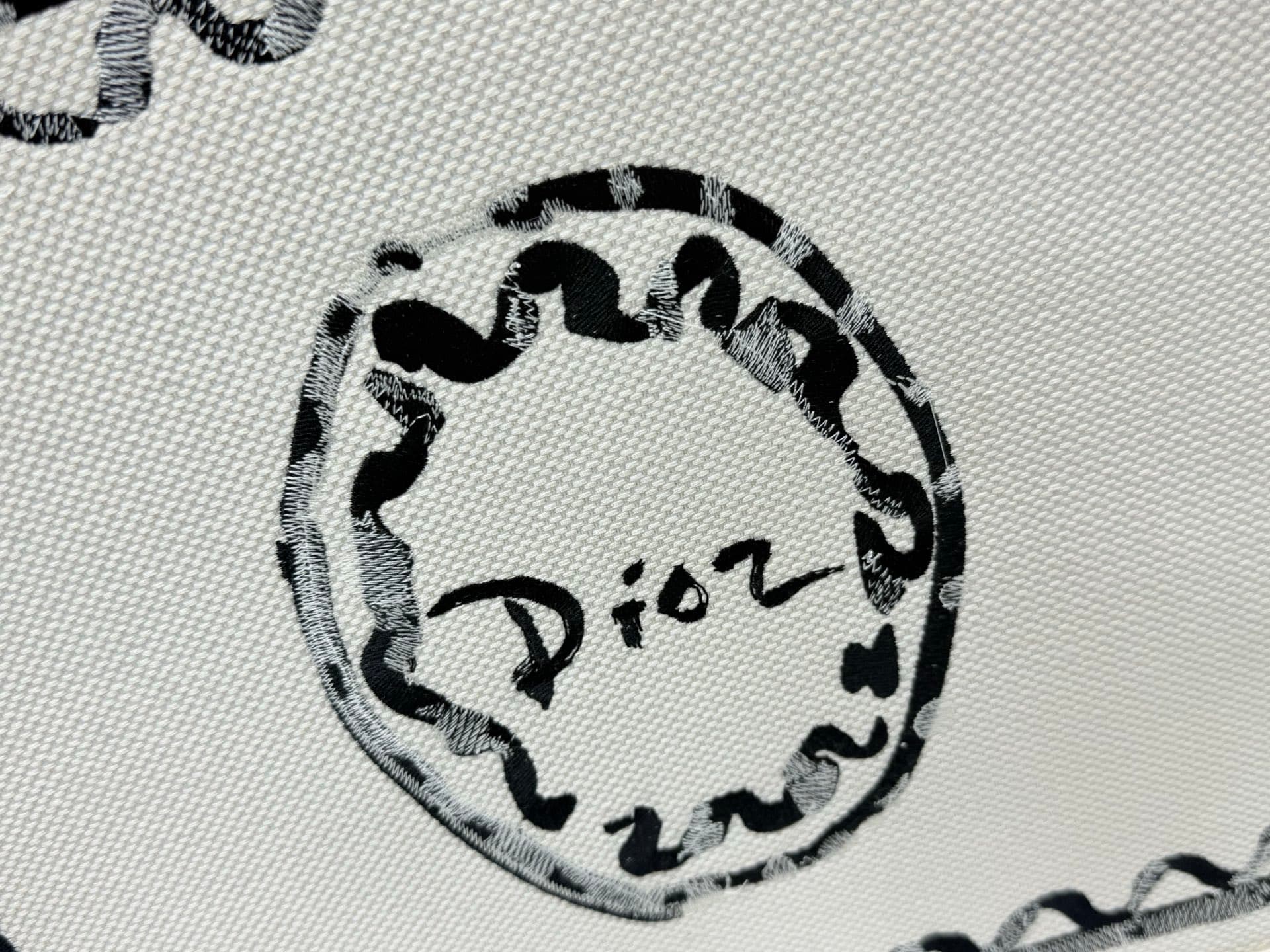 C1739 Details of Diore JWA’s new bags in the first season! The classic bags have a modern touch. — image 5