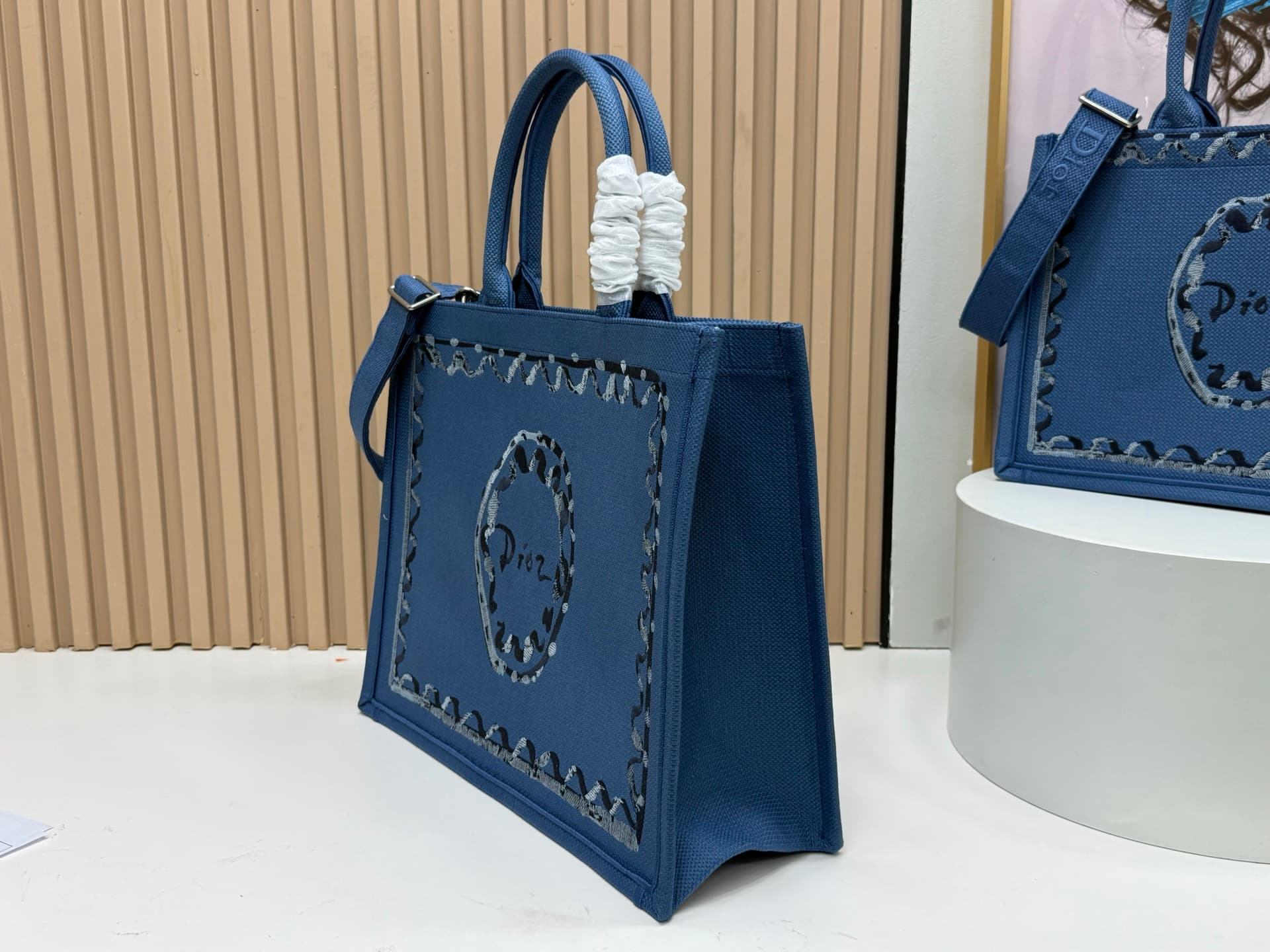 C1733 Details of Diore JWA’s new bags in the first season! The classic style with a modern touch — image 3