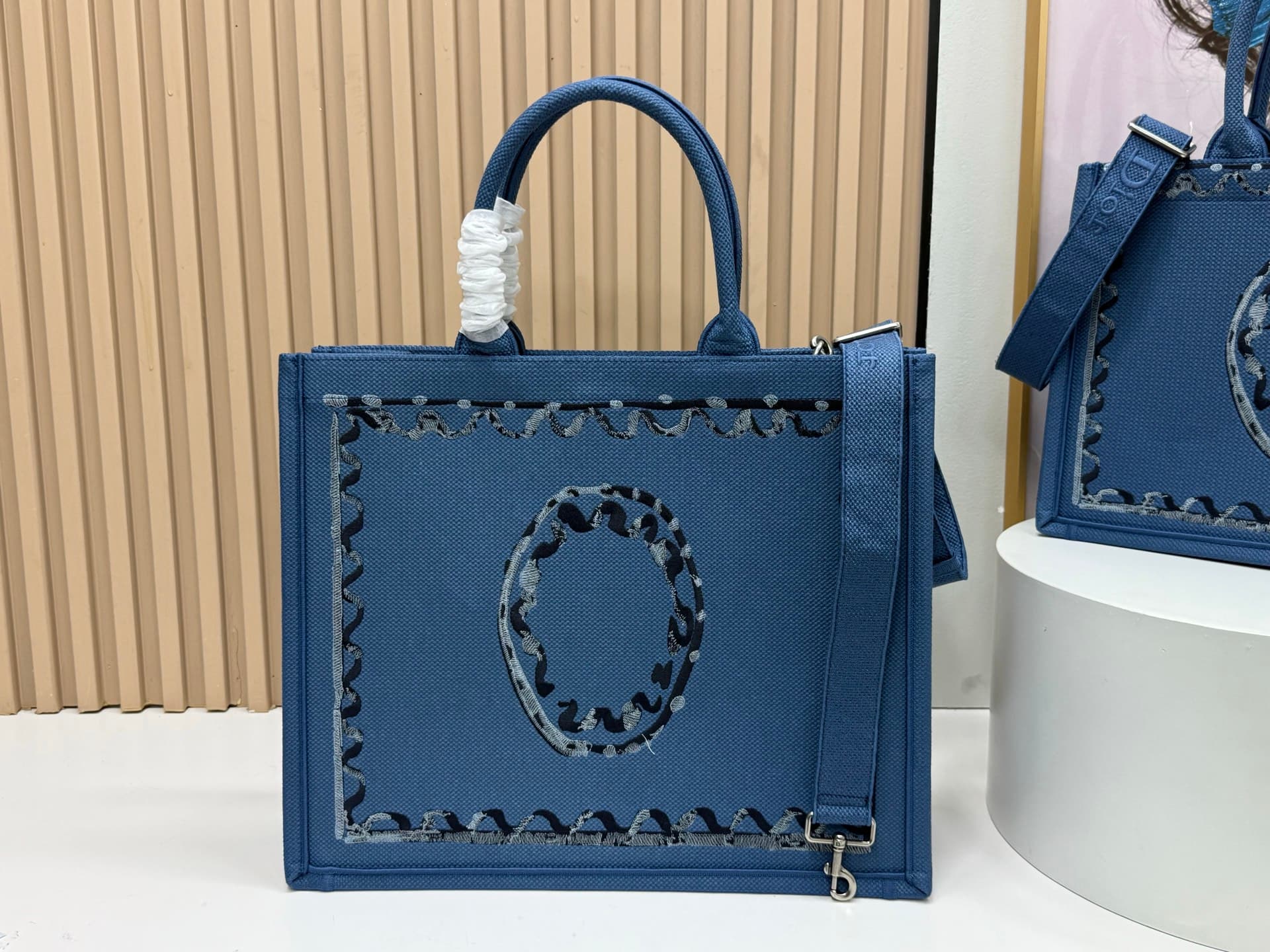 C1733 Details of Diore JWA’s new bags in the first season! The classic style with a modern touch — image 4