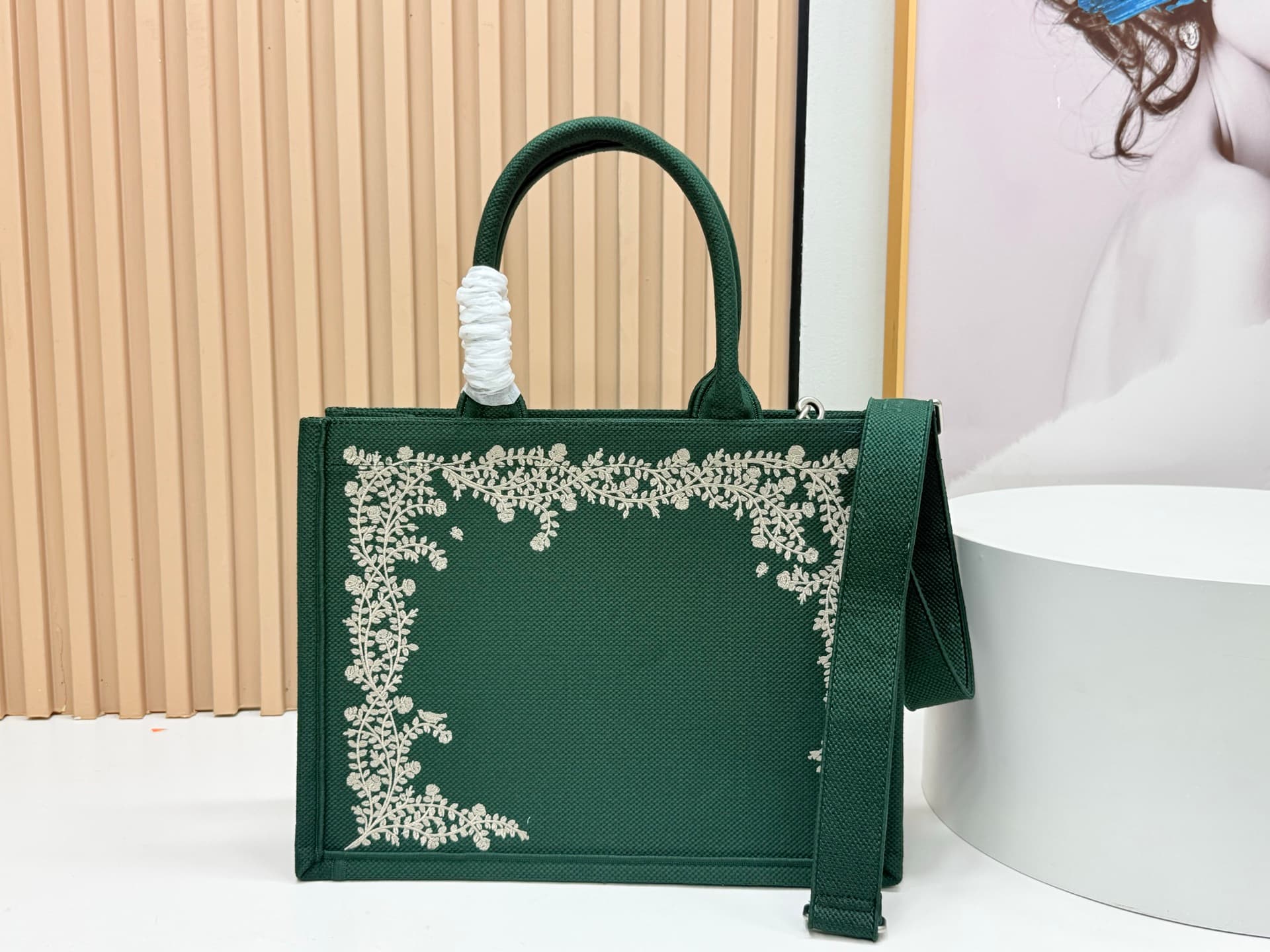 C1728 Details of Diore JWA’s new bags in the first season! The classic bags now have a modern feel. — image 4