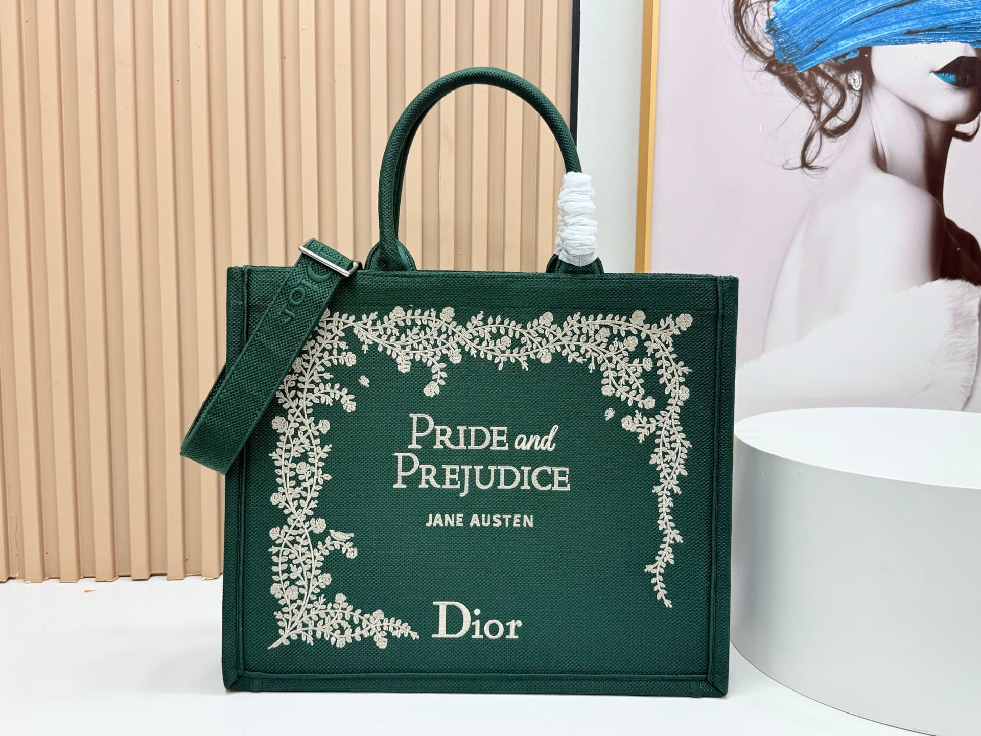 C1725 Details of Diore JWA’s new bags in the first season! The classic bags have a modern feel. — image 1