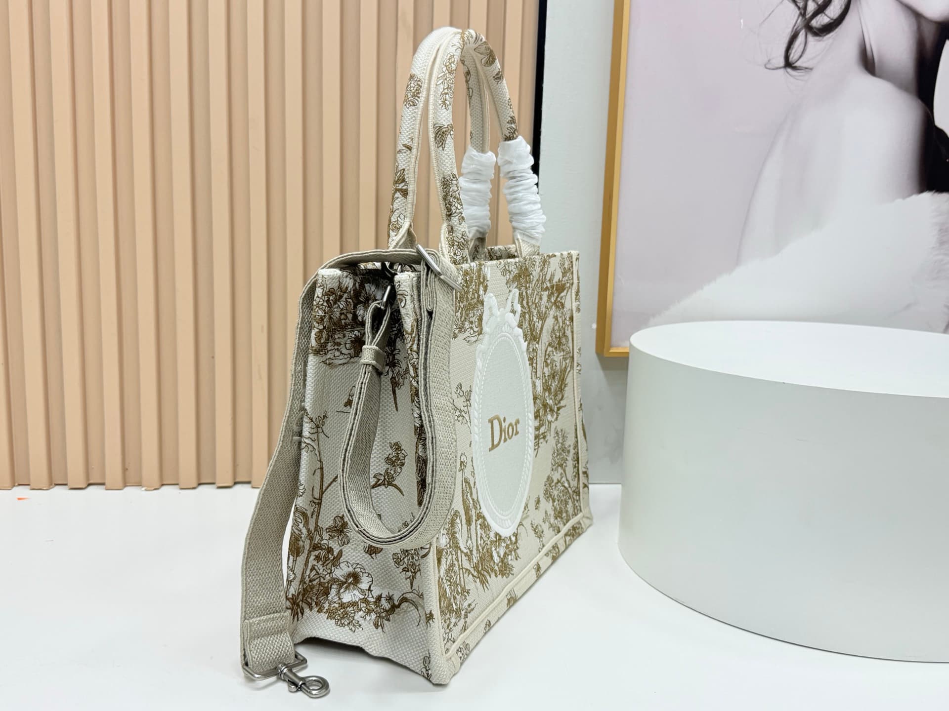 C1722 Details of Diore JWA’s new bags in the first season! The classic bags have a modern touch. — image 2