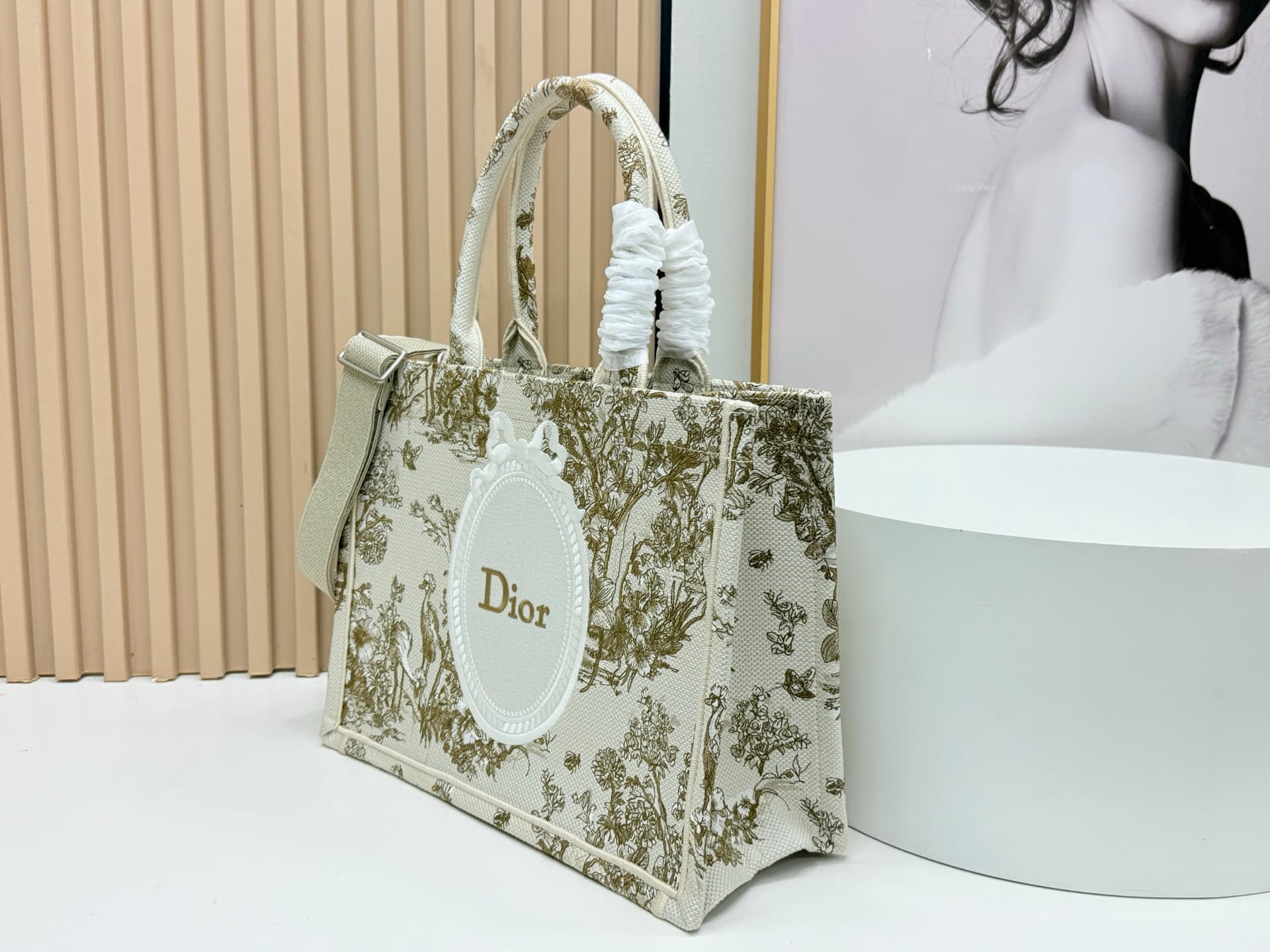 C1722 Details of Diore JWA’s new bags in the first season! The classic bags have a modern touch. — image 3
