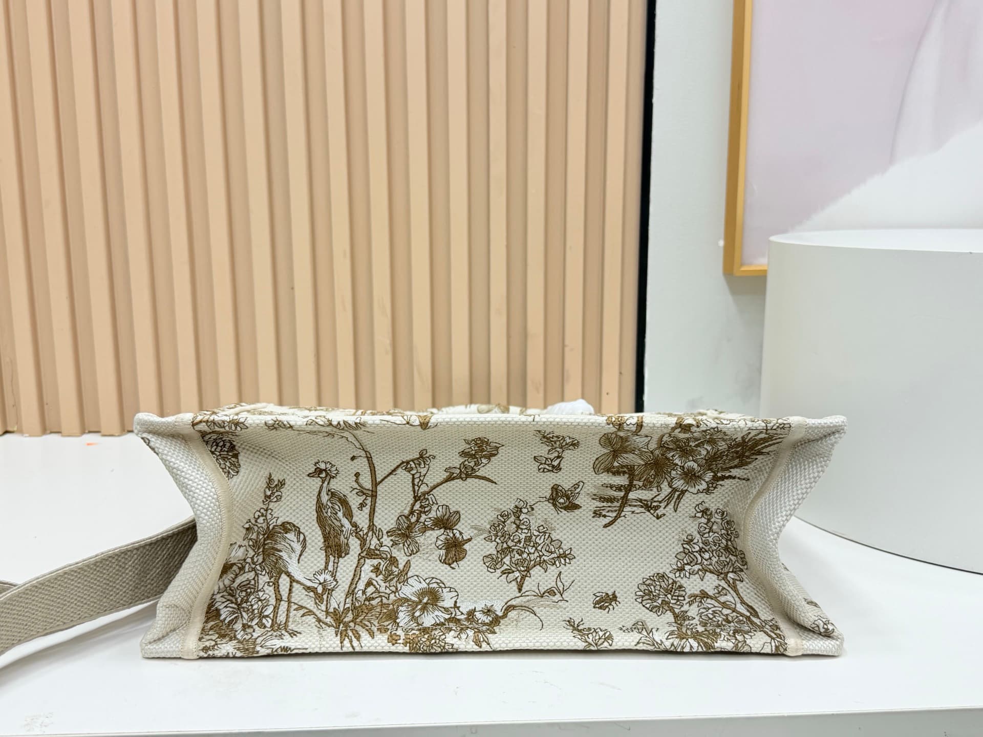 C1722 Details of Diore JWA’s new bags in the first season! The classic bags have a modern touch. — image 8