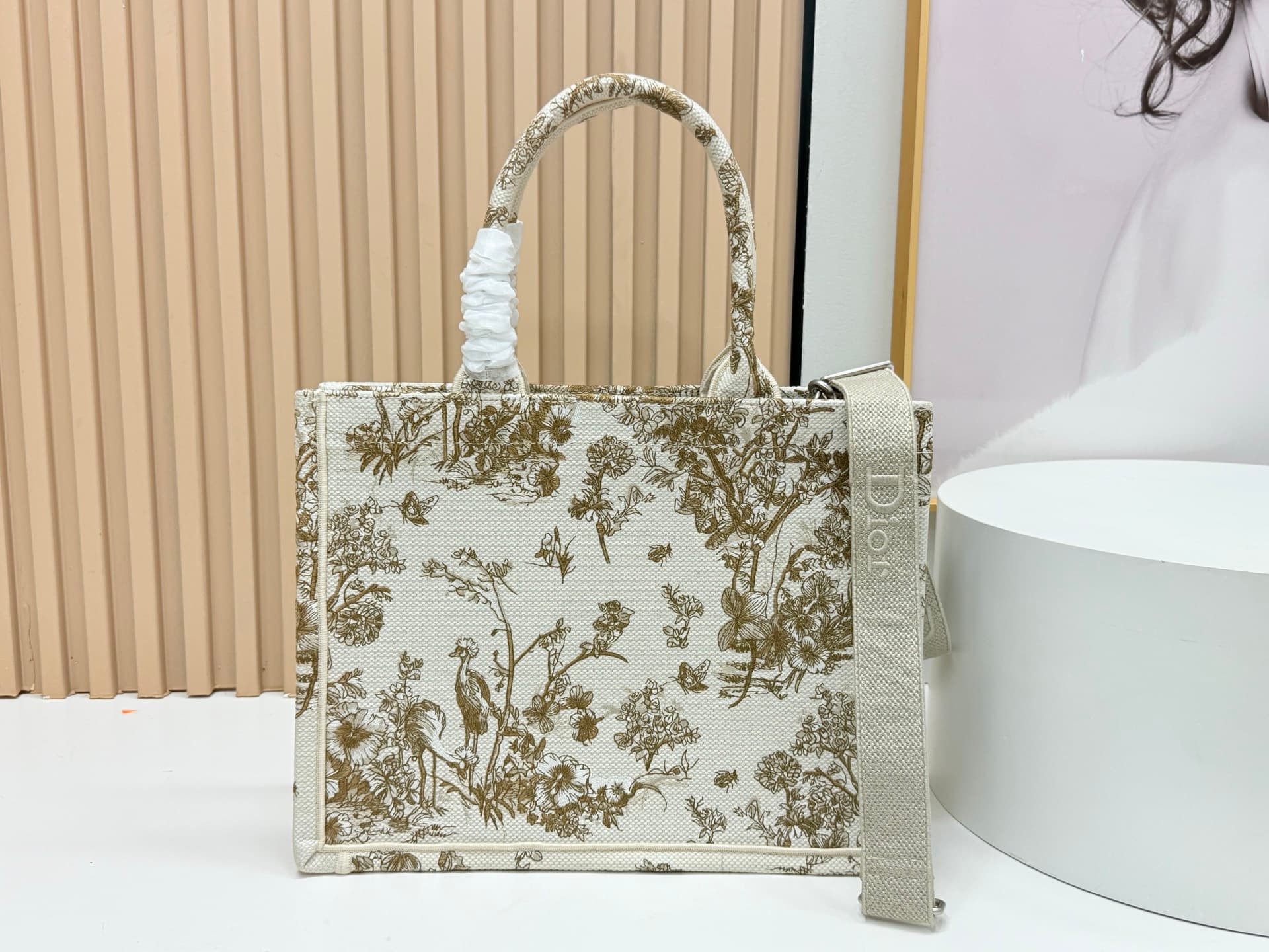 C1722 Details of Diore JWA’s new bags in the first season! The classic bags have a modern touch. — image 4