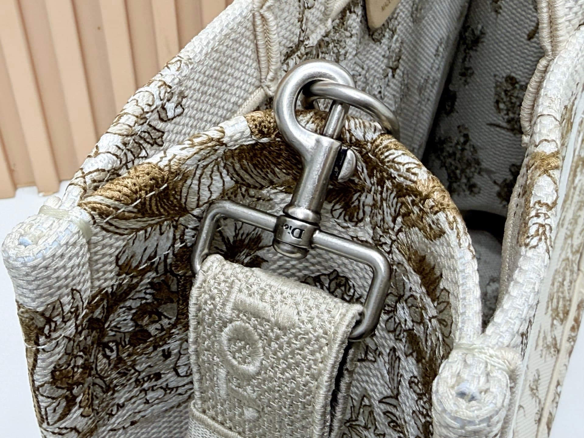 C1720 Details of Diore JWA’s new bags in the first season! The classic bags now have a modern touch. — image 6
