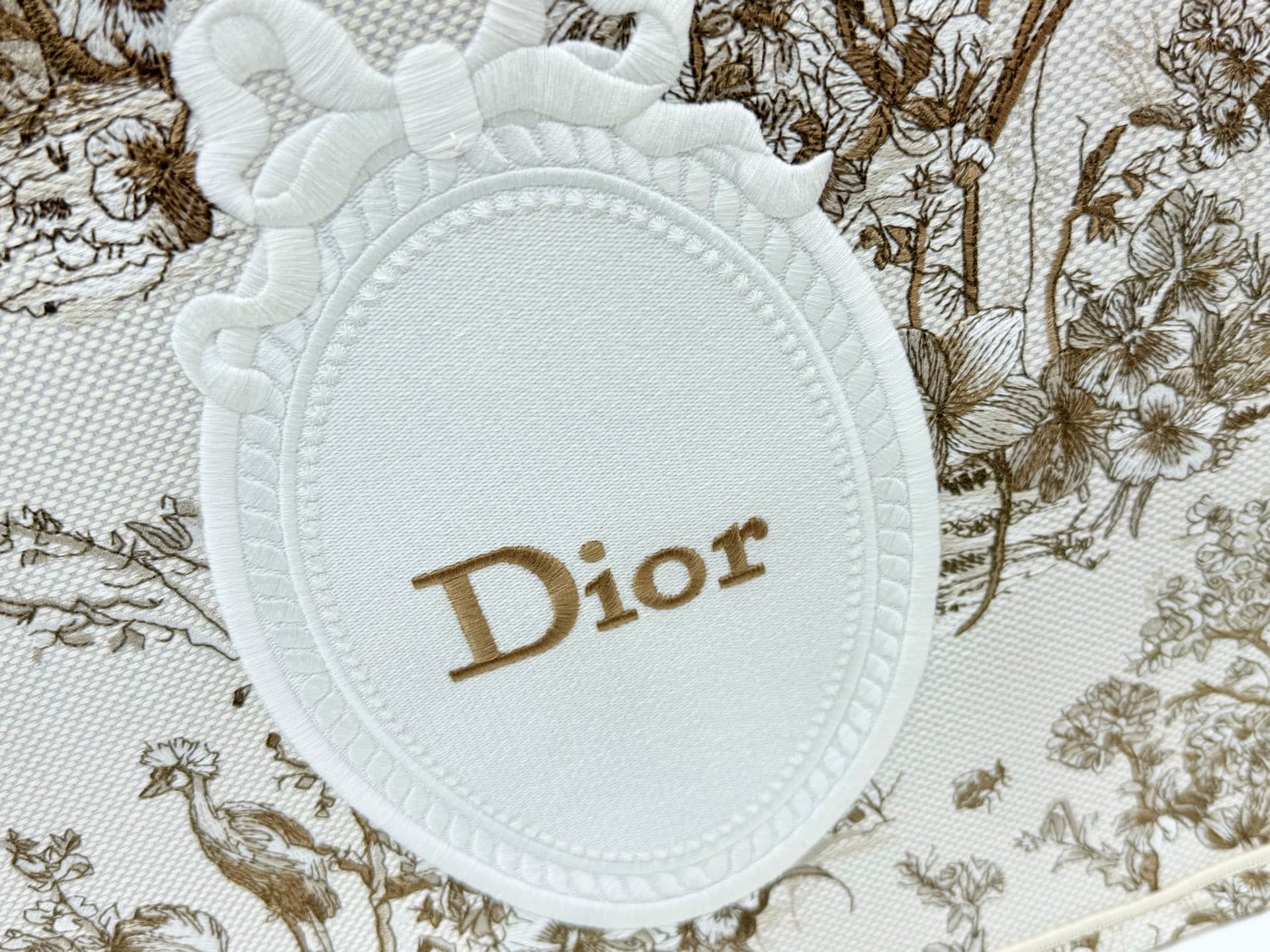 C1720 Details of Diore JWA’s new bags in the first season! The classic bags now have a modern touch. — image 5
