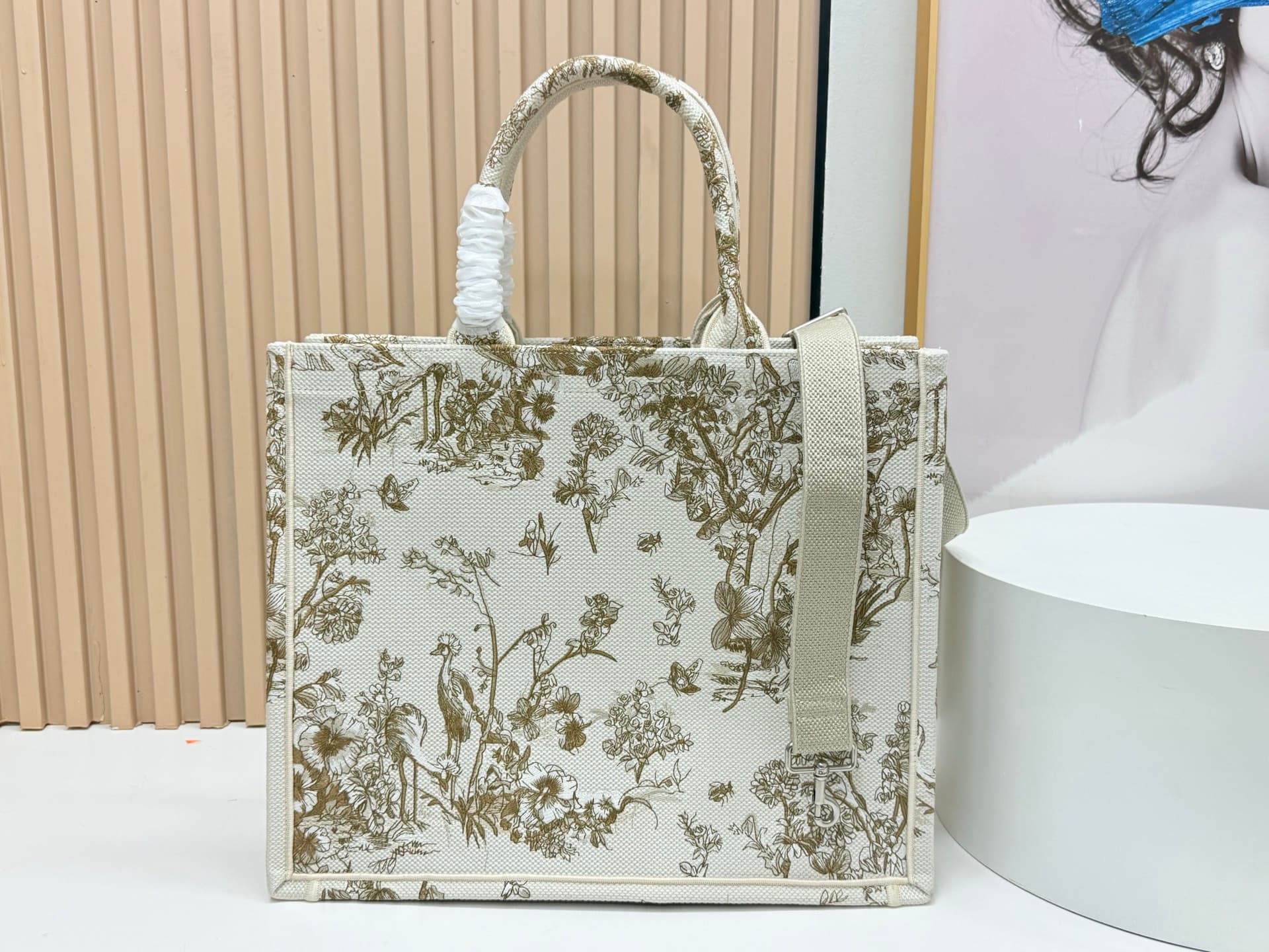 C1720 Details of Diore JWA’s new bags in the first season! The classic bags now have a modern touch. — image 4