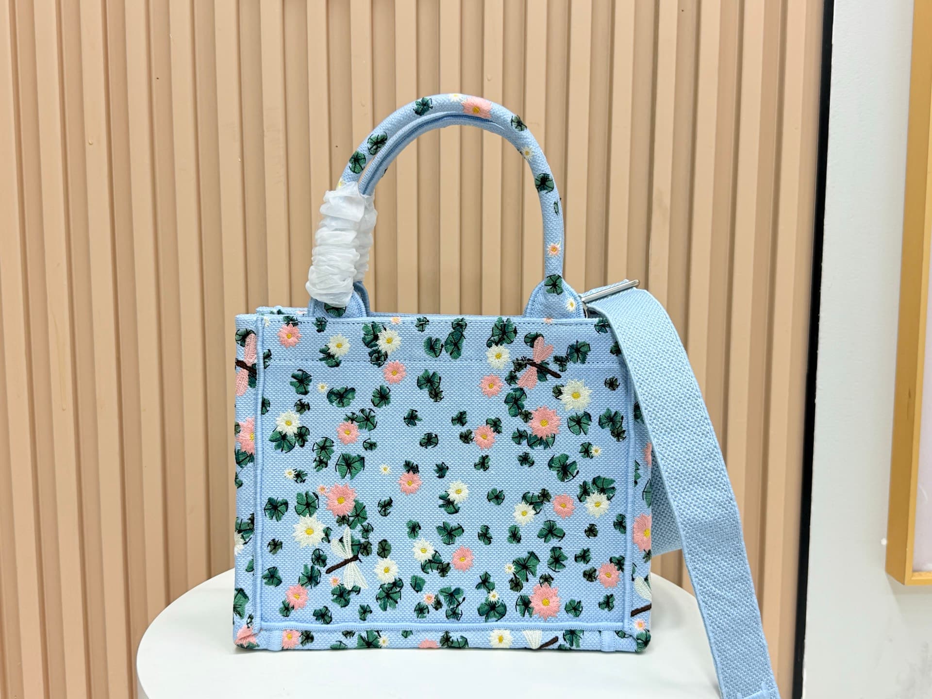 C1718 Details of Diore JWA’s new bags in the first season! The classic bags now have a modern touch. — image 4