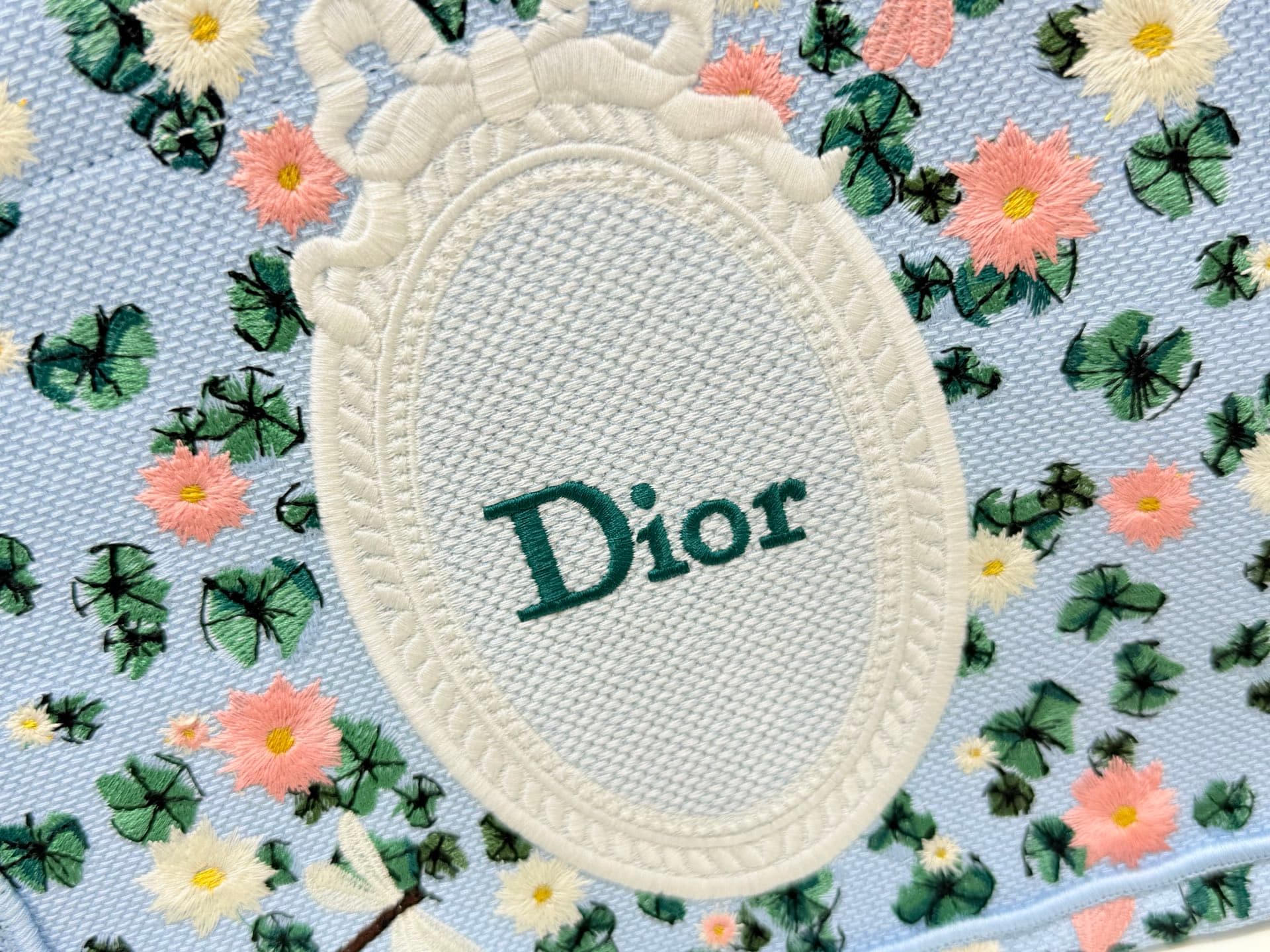 C1718 Details of Diore JWA’s new bags in the first season! The classic bags now have a modern touch. — image 5