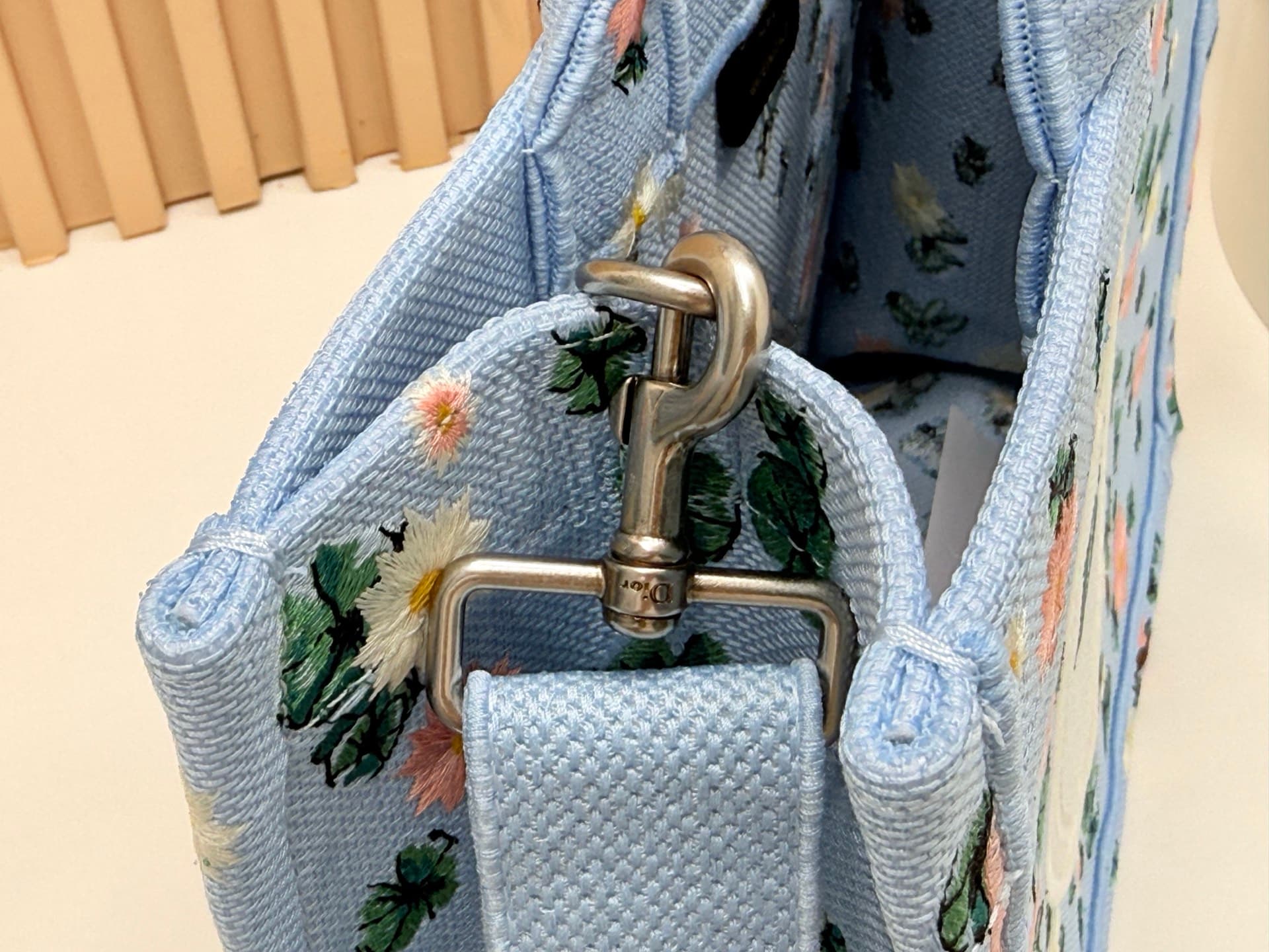 C1716 Details of Diò JWA’s new bags in the first season! The classic style with a modern touch — image 5