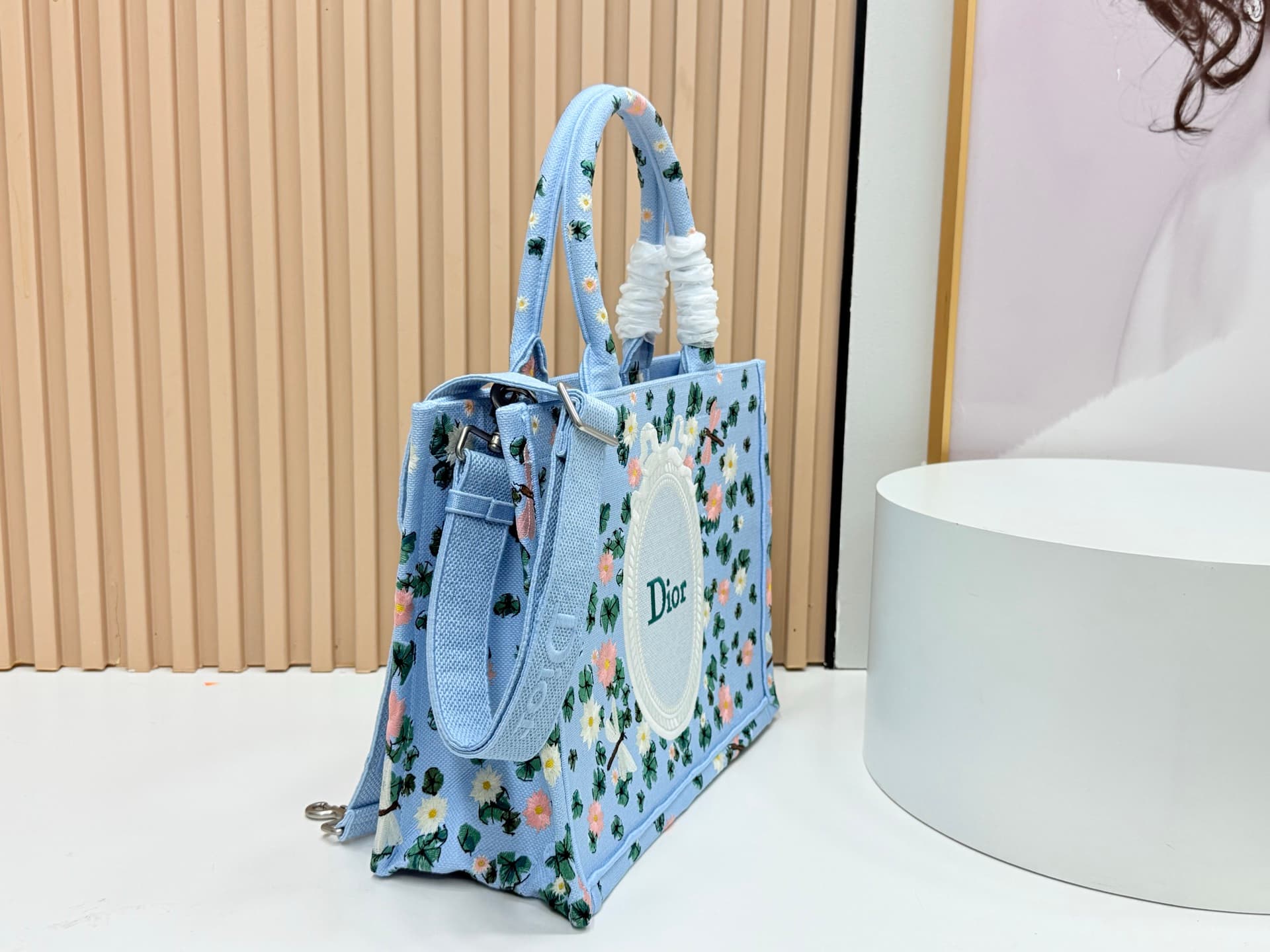 C1716 Details of Diò JWA’s new bags in the first season! The classic style with a modern touch — image 2