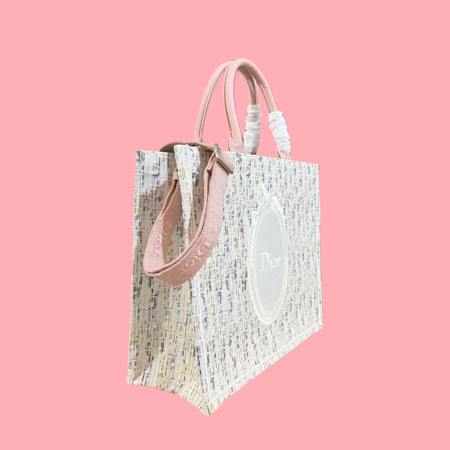 C1784 Details of Diore JWA’s new bags in the first season! The classic bags now have a modern twist. — image 2