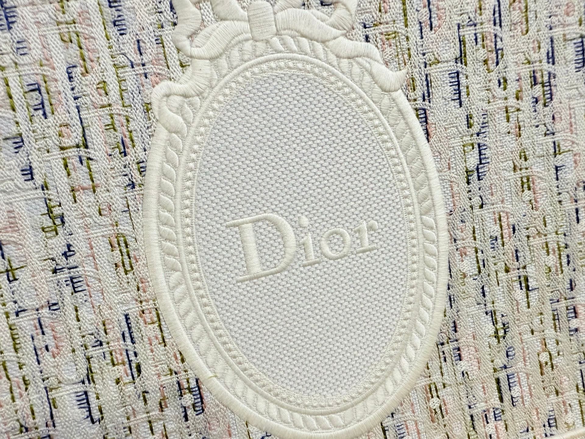 C1784 Details of Diore JWA’s new bags in the first season! The classic bags now have a modern twist. — image 5