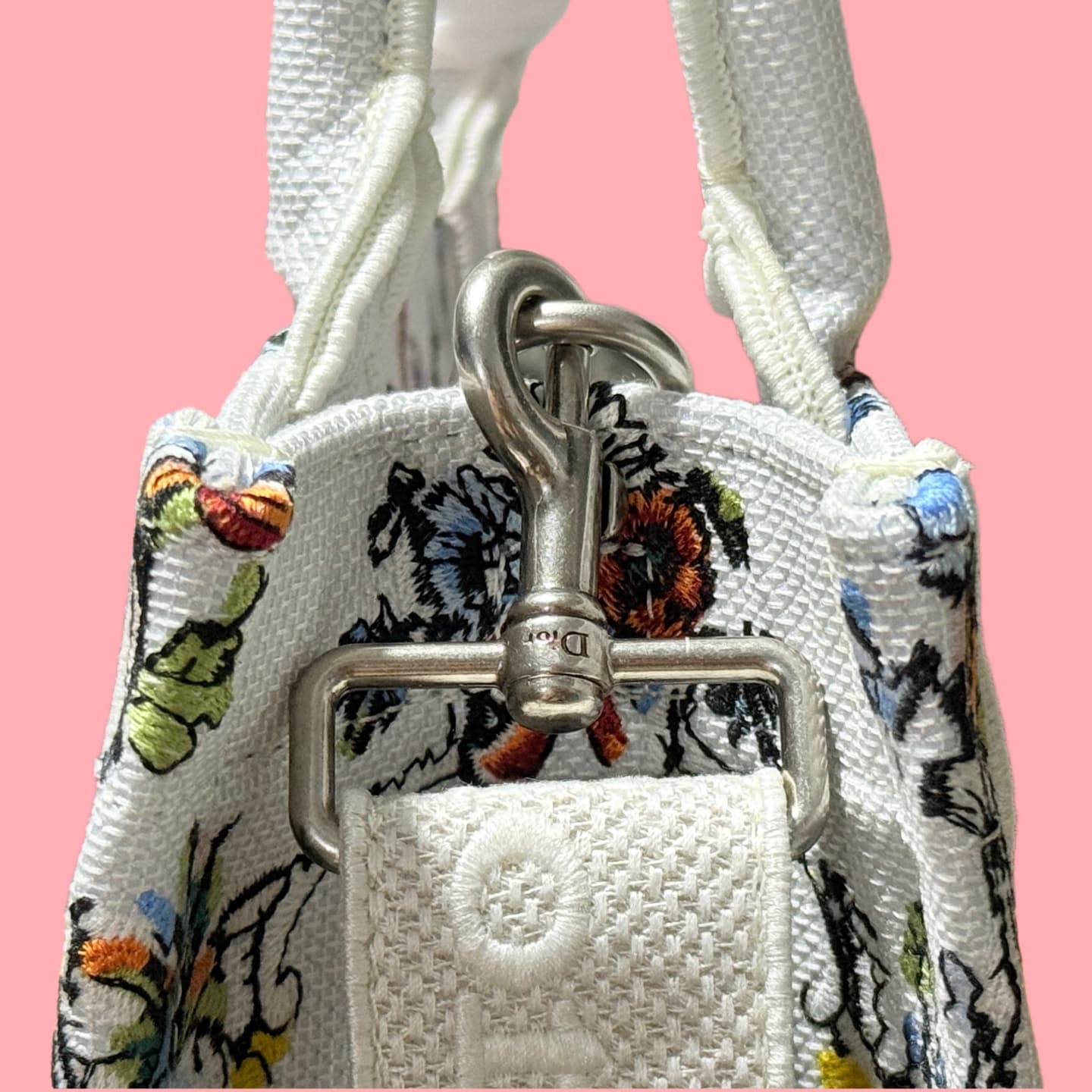 C1785 Details of Diò JWA’s new bags in the first season! The classic bags now have a modern twist. — image 5