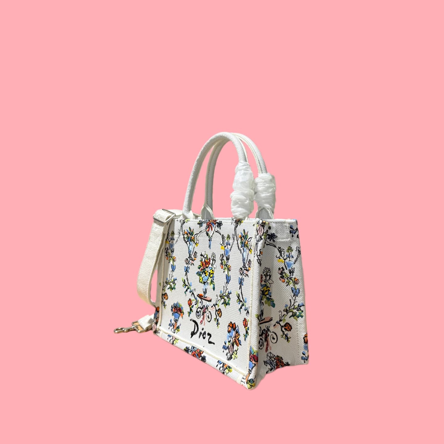 C1785 Details of Diò JWA’s new bags in the first season! The classic bags now have a modern twist. — image 4