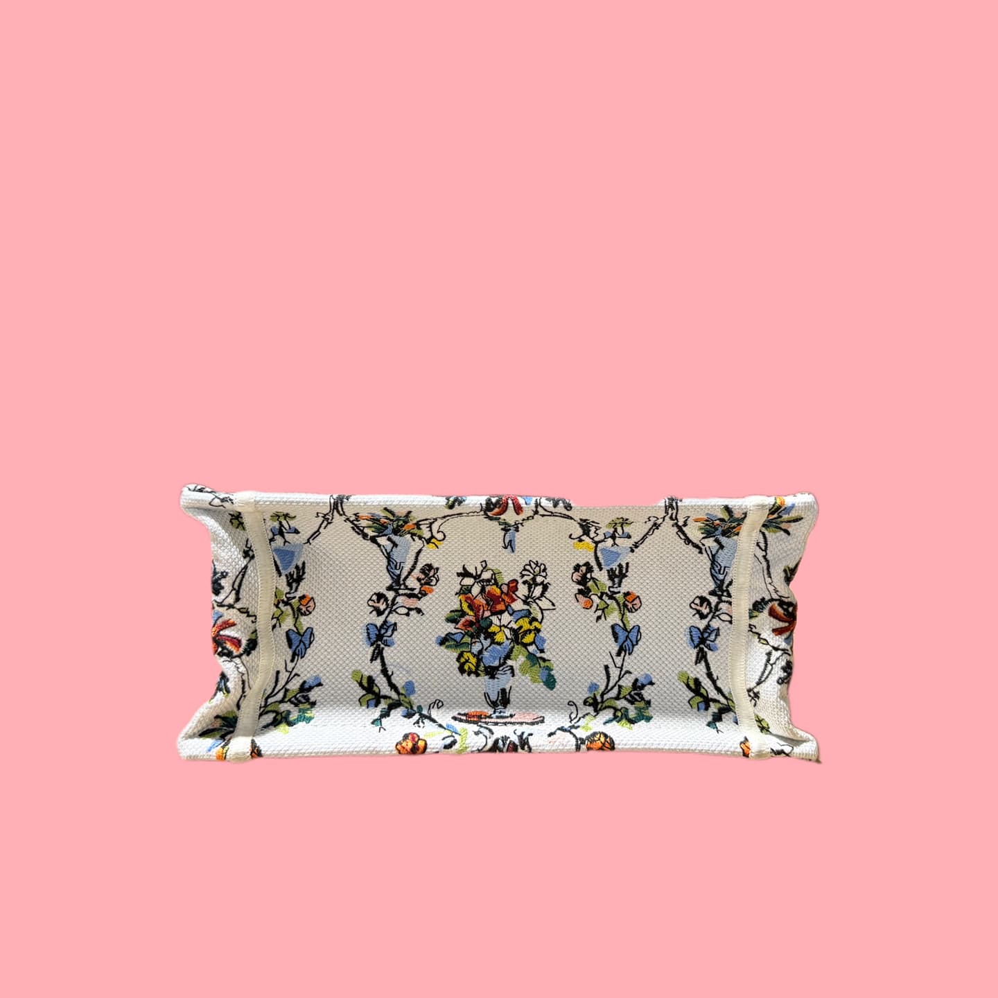 C1785 Details of Diò JWA’s new bags in the first season! The classic bags now have a modern twist. — image 8