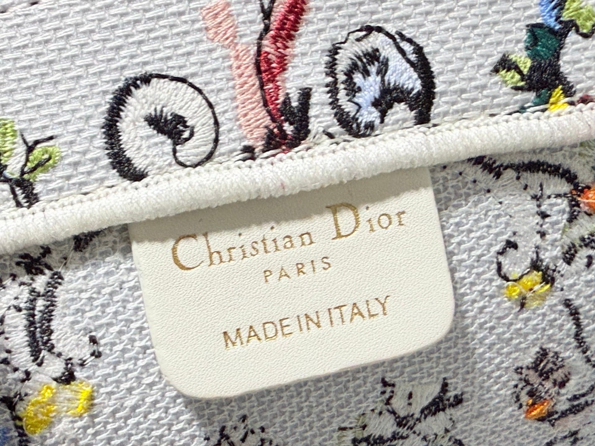 C1785 Details of Diò JWA’s new bags in the first season! The classic bags now have a modern twist. — image 7