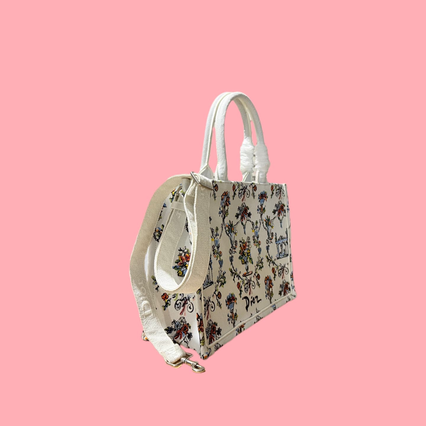 C1786 Details of Diò JWA’s new bags in the first season! The classic bags now have a modern touch. — image 2