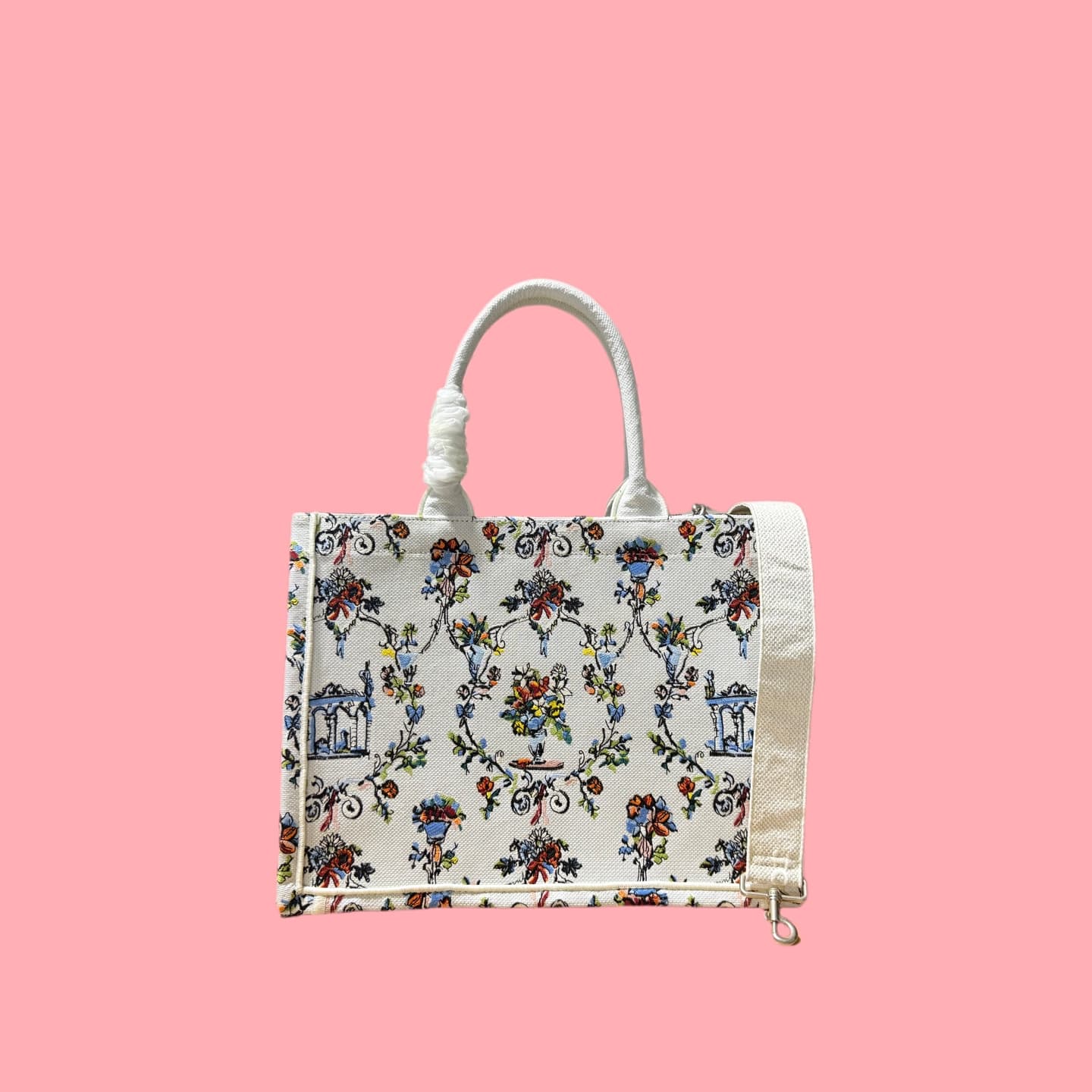C1786 Details of Diò JWA’s new bags in the first season! The classic bags now have a modern touch. — image 4
