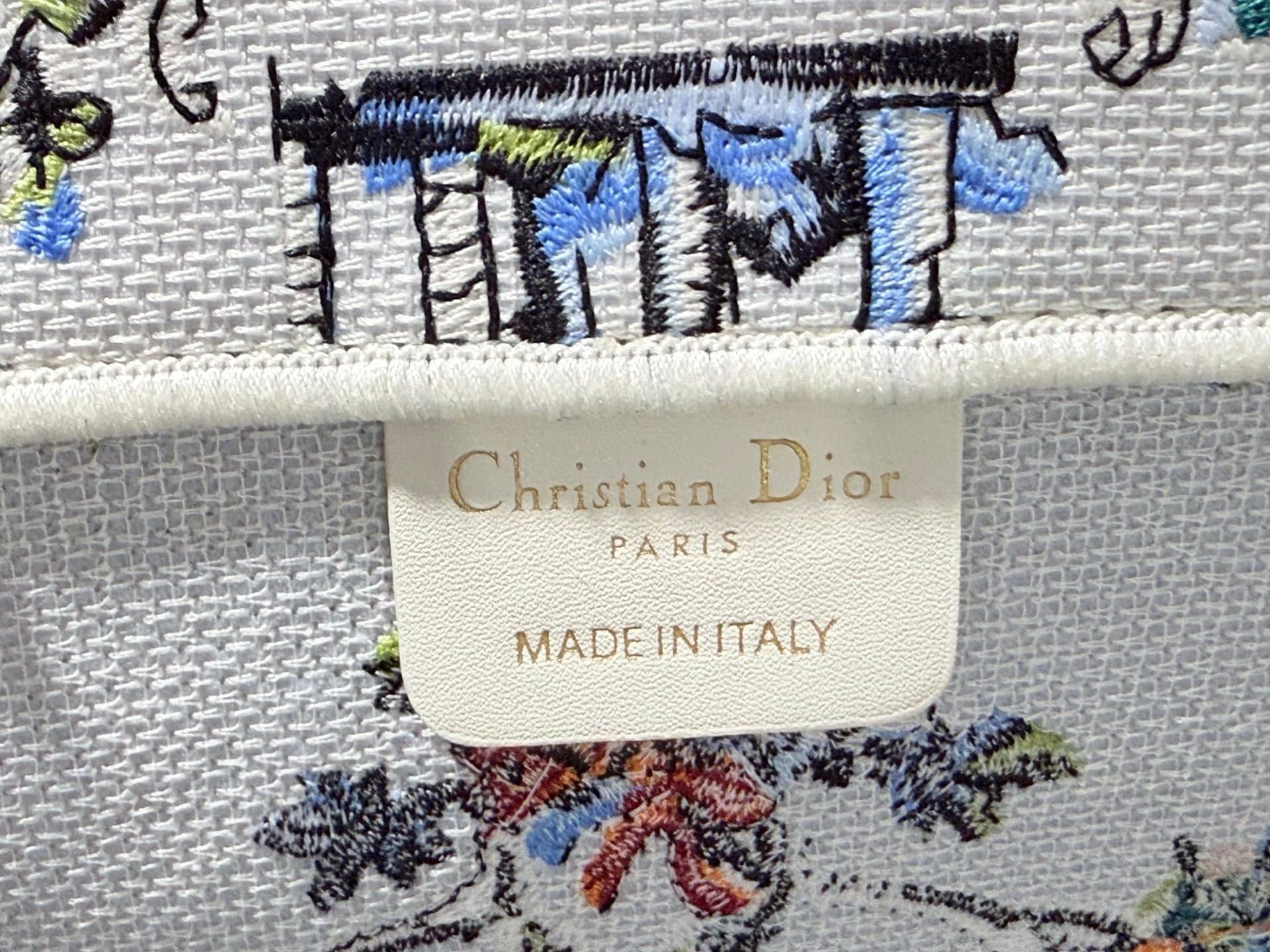 C1786 Details of Diò JWA’s new bags in the first season! The classic bags now have a modern touch. — image 6