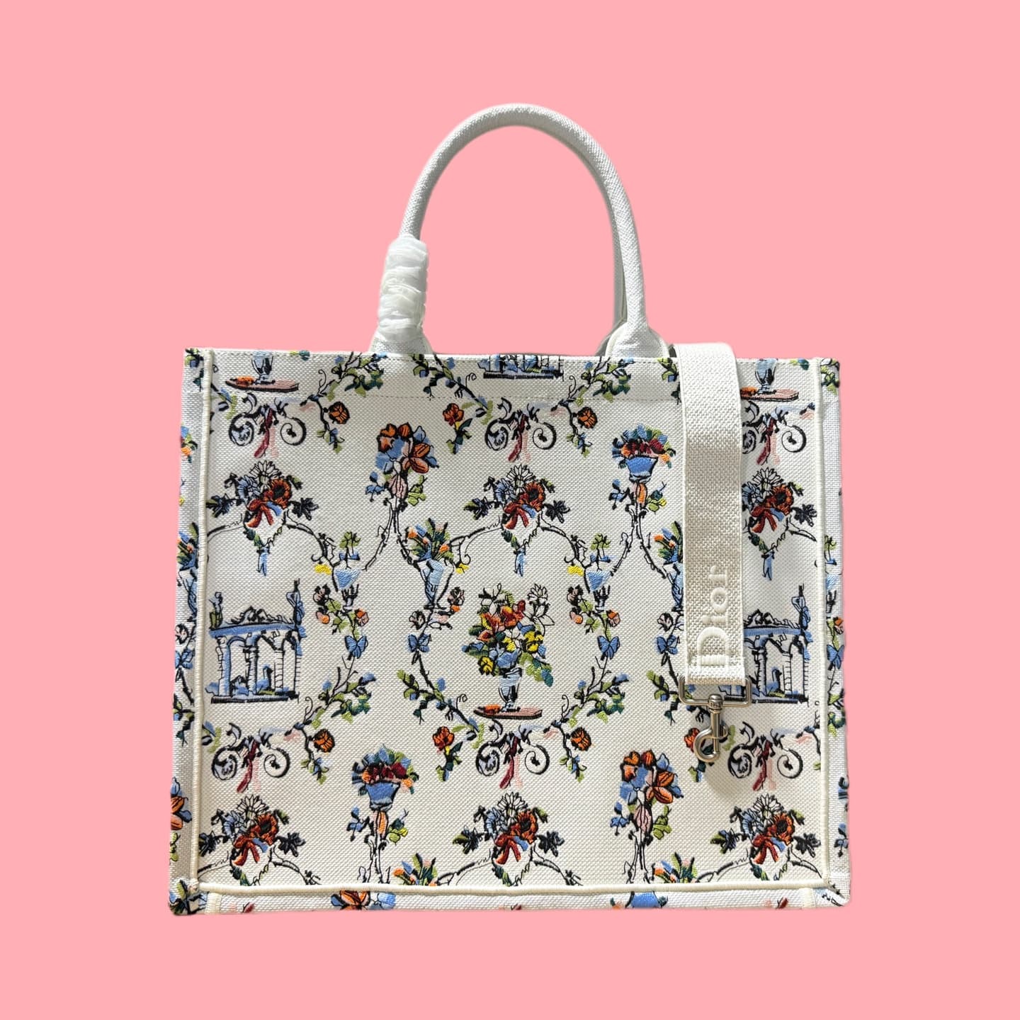 C1787 Details of Diô JWA’s new bags in the first season! The classic bags now have a modern touch. — image 4