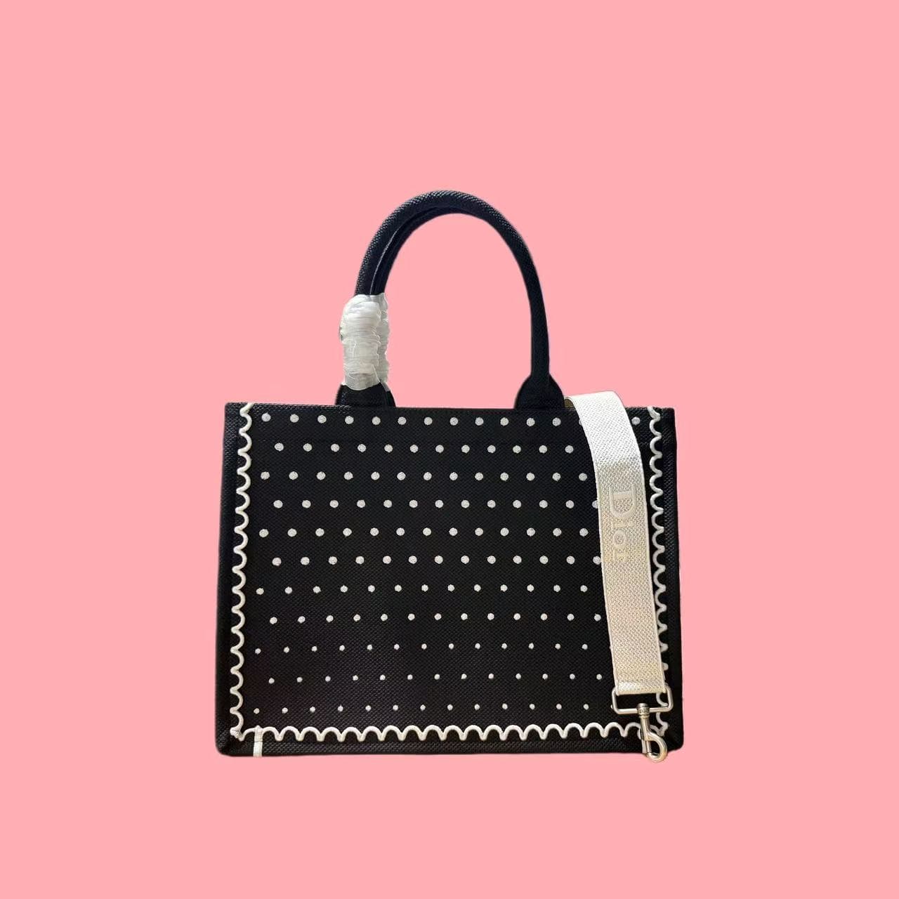 C1789 Details of Diô JWA’s new bags in the first season! The classic bags now have a modern feel — image 4