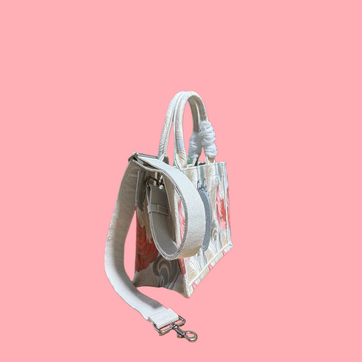 C1791 Details of Diô JWA’s new bags in the first season! The classic bags now have a modern touch. — image 2